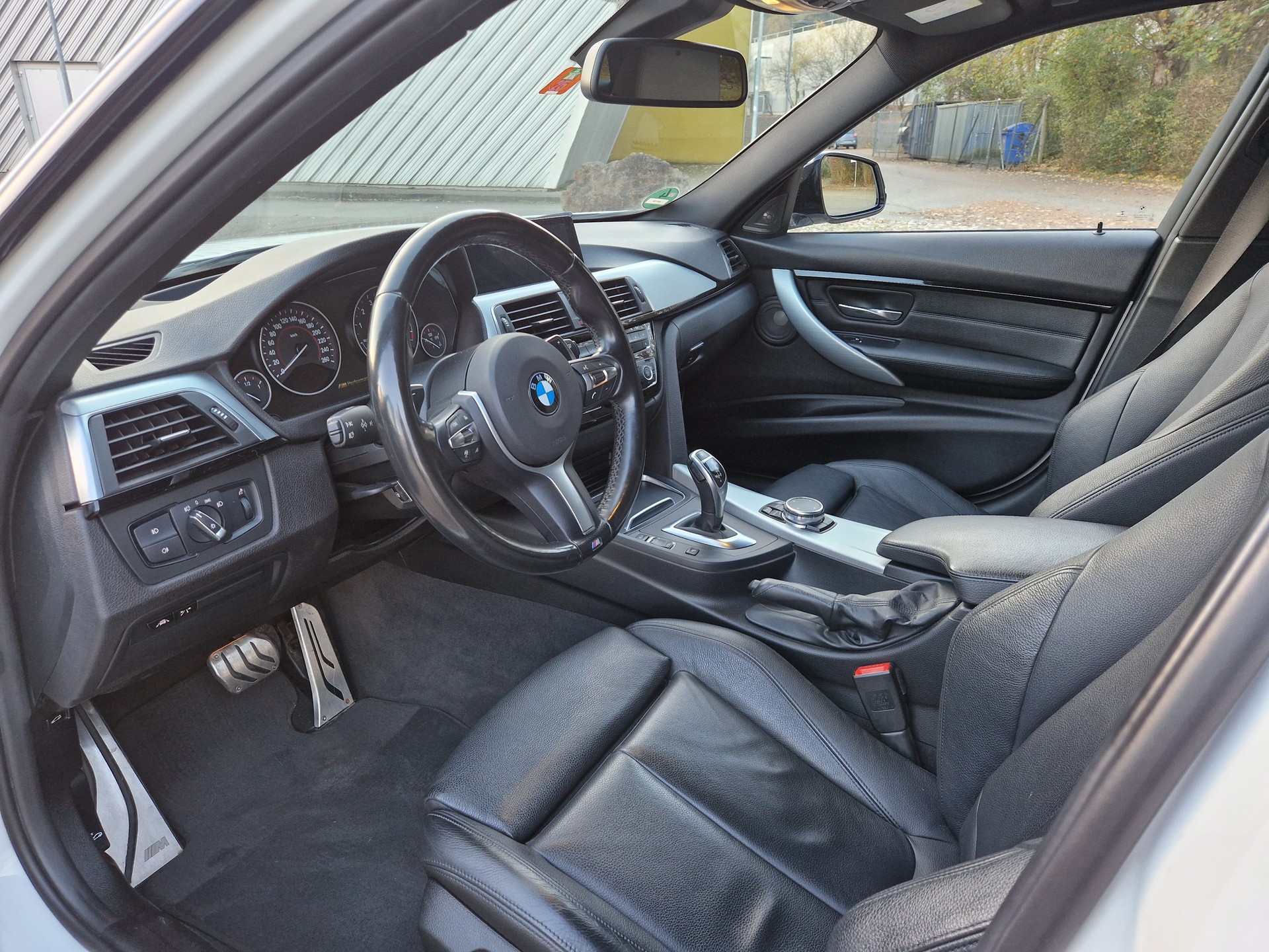 BMW 340i xDrive Touring M Sport Steptronic-image-5