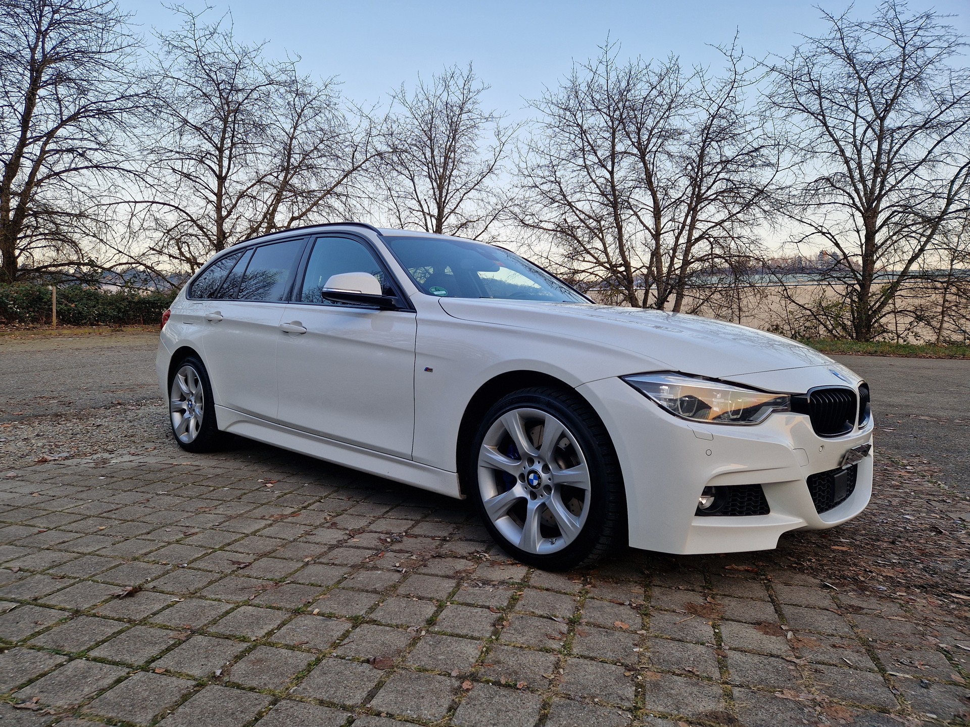 BMW 340i xDrive Touring M Sport Steptronic-image-1