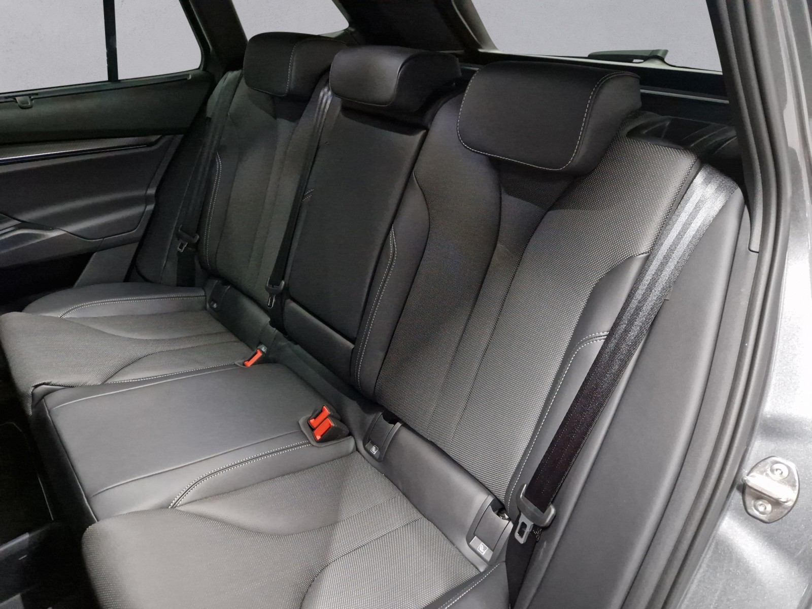 SKODA Enyaq 4x4 RS-image-13