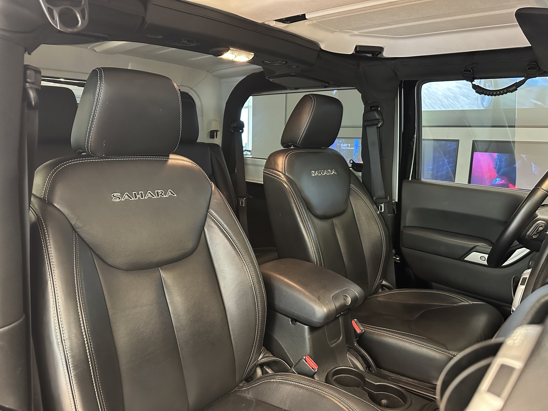 JEEP Wrangler 3.6 Sahara Automatic-image-11