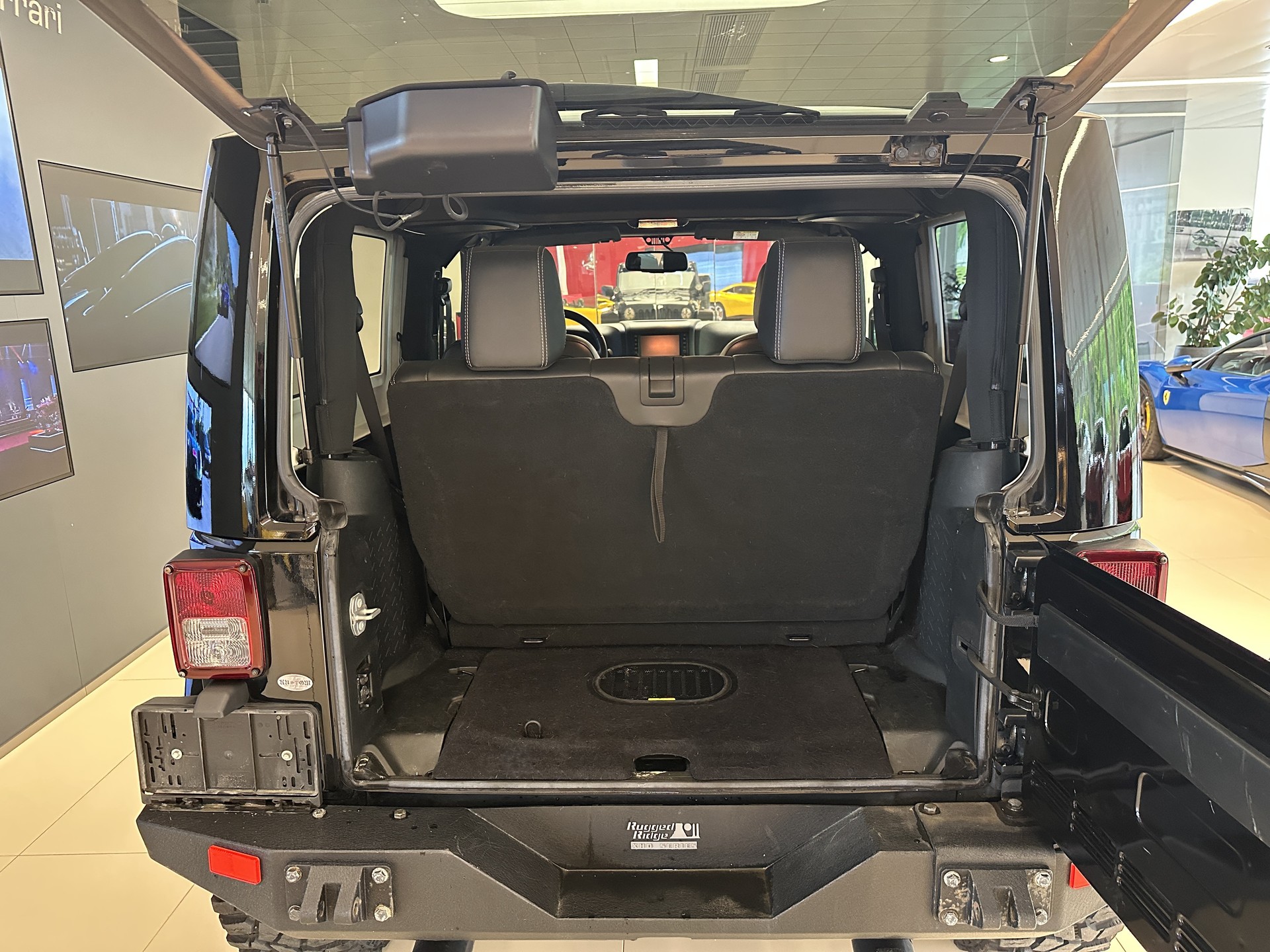 JEEP Wrangler 3.6 Sahara Automatic-image-13