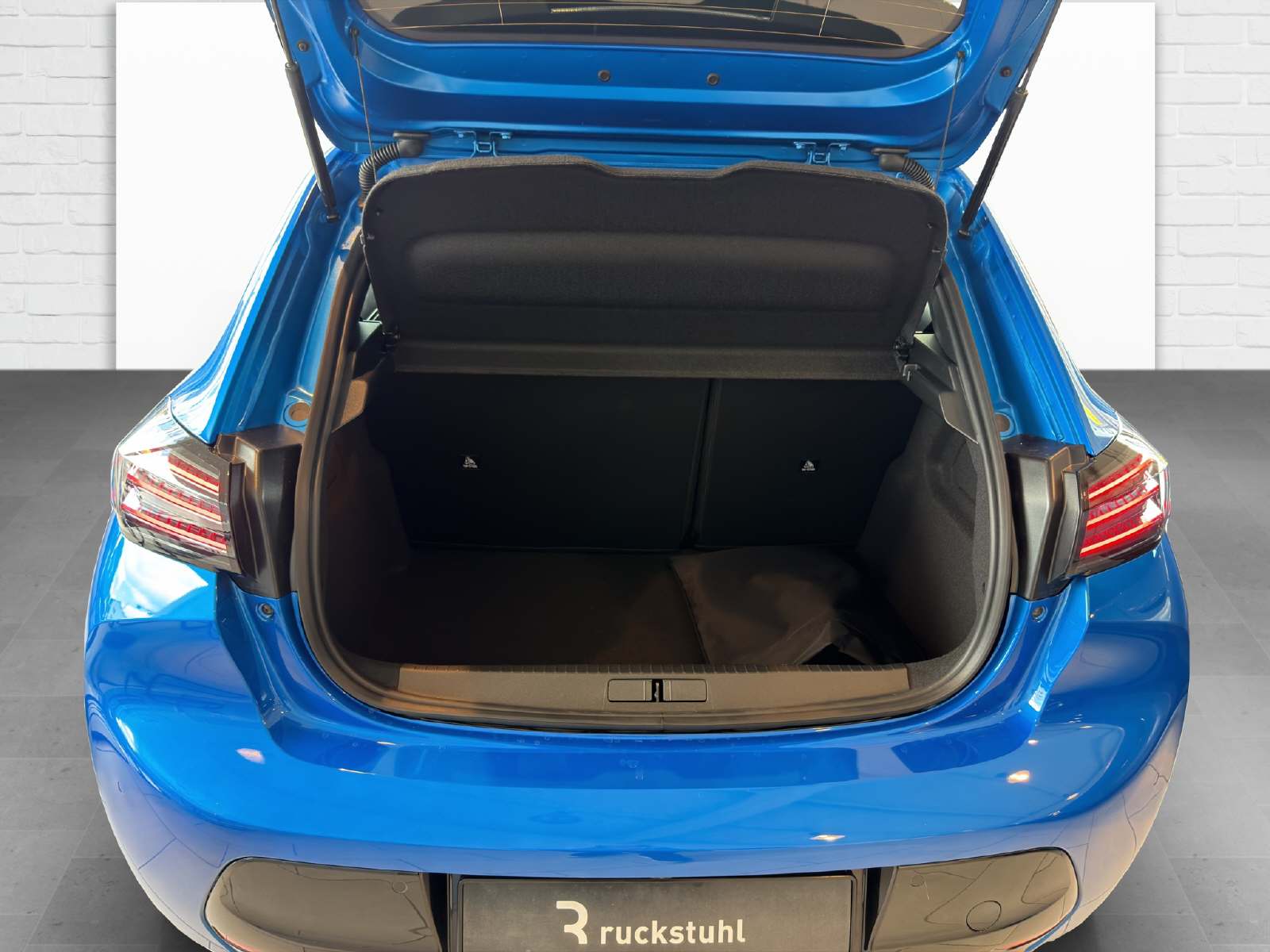 PEUGEOT 208 e-GT-image-13