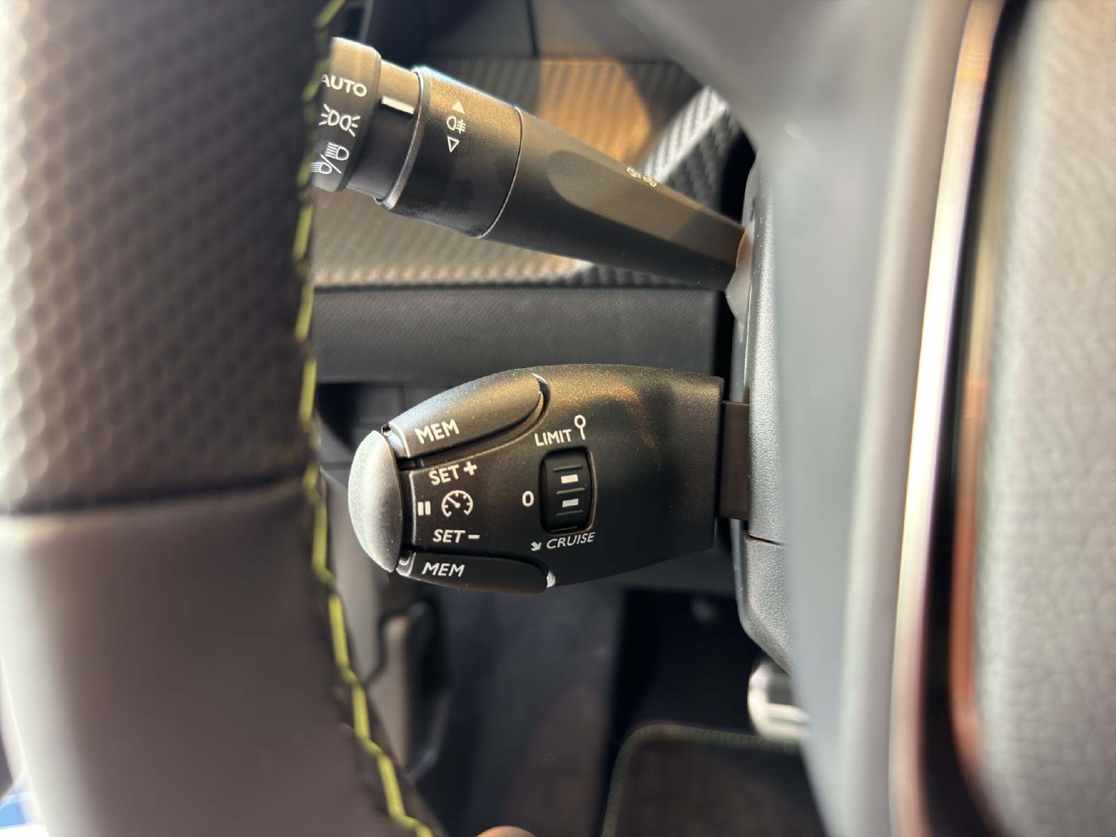 PEUGEOT 208 e-GT-image-9