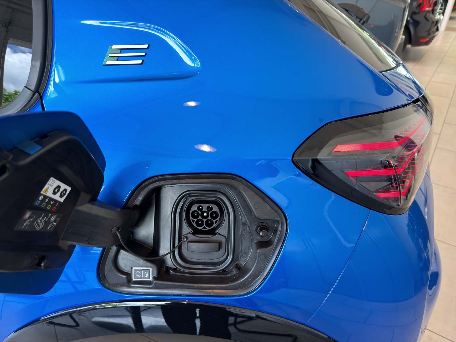 PEUGEOT 208 e-GT-image-6
