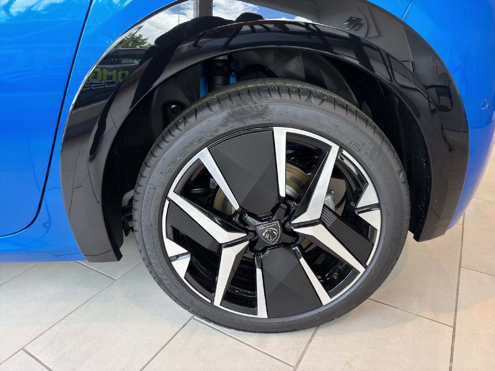 PEUGEOT 208 e-GT-image-5