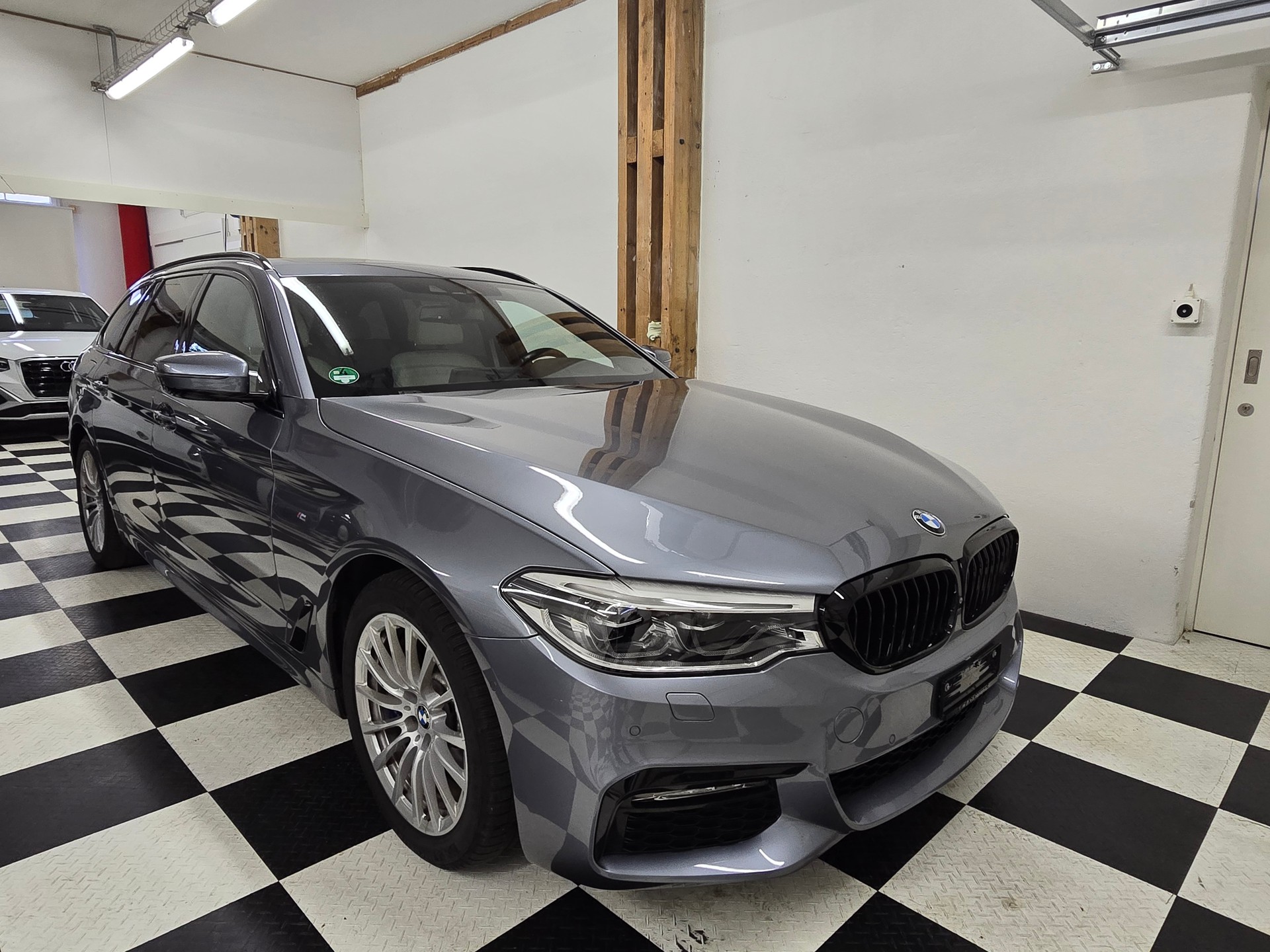 BMW 540i xDrive Touring M-Sport Steptronic