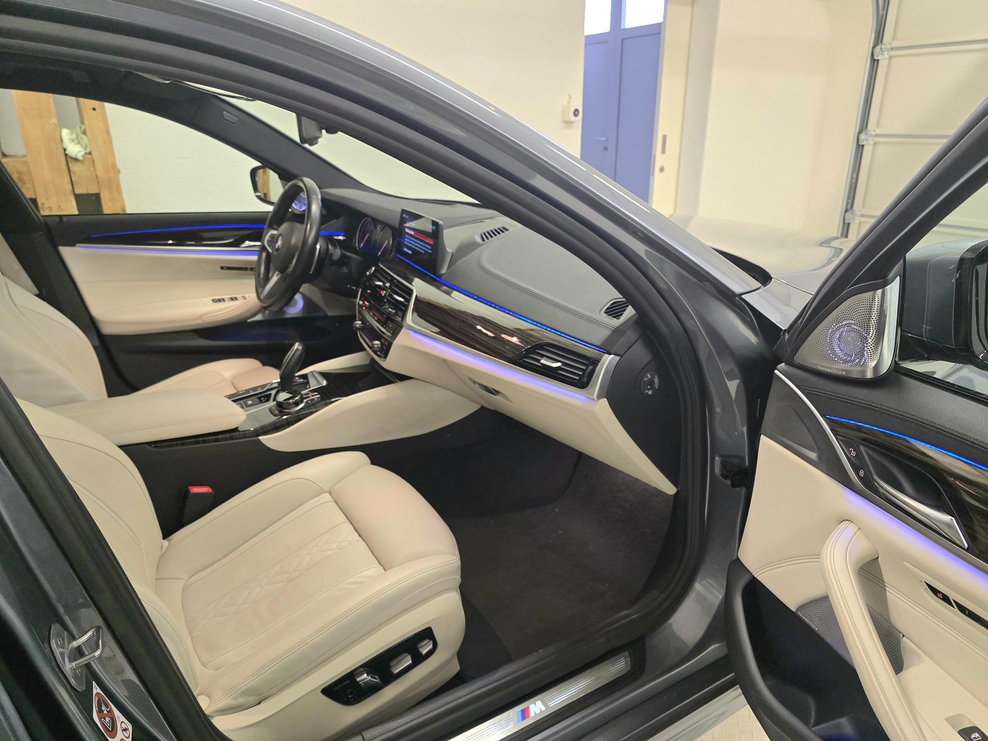 BMW 540i xDrive Touring M-Sport Steptronic-image-9