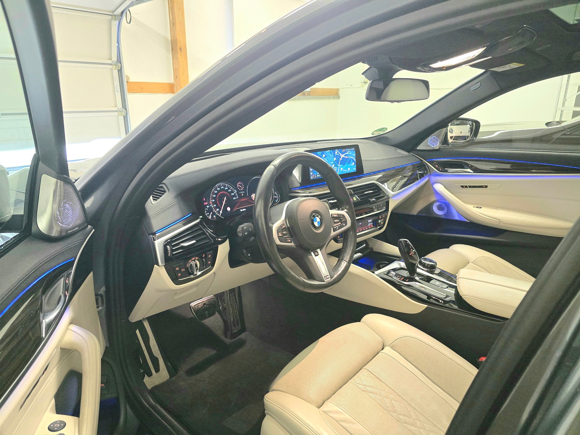 BMW 540i xDrive Touring M-Sport Steptronic-image-8