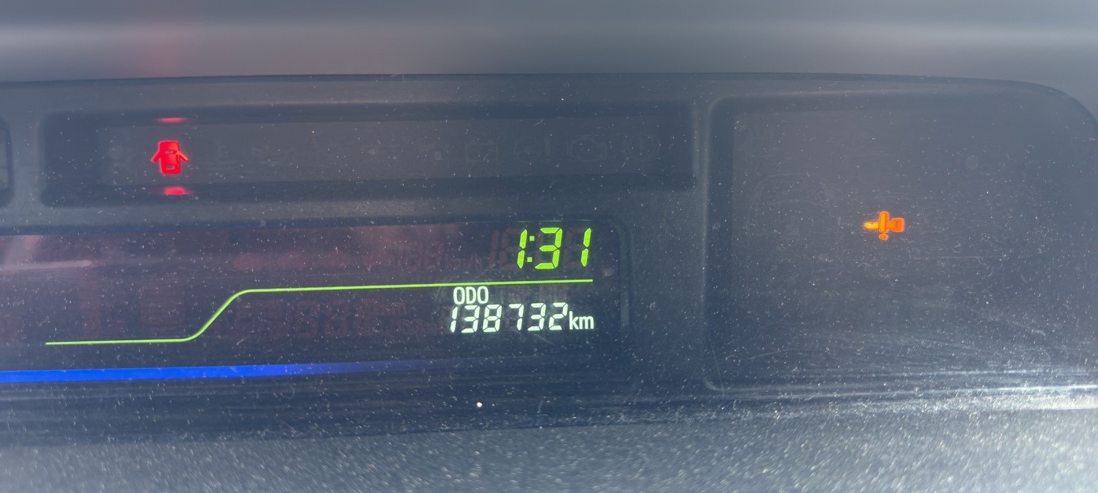TOYOTA Prius+ 1.8 VVT-i HSD Luna-image-9