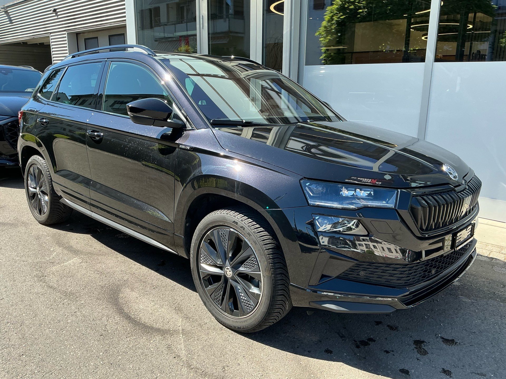 SKODA Karoq Sportline 4x4 *** PANORAMADACH & VIELES MEHR !!! ***-showroom-element-2