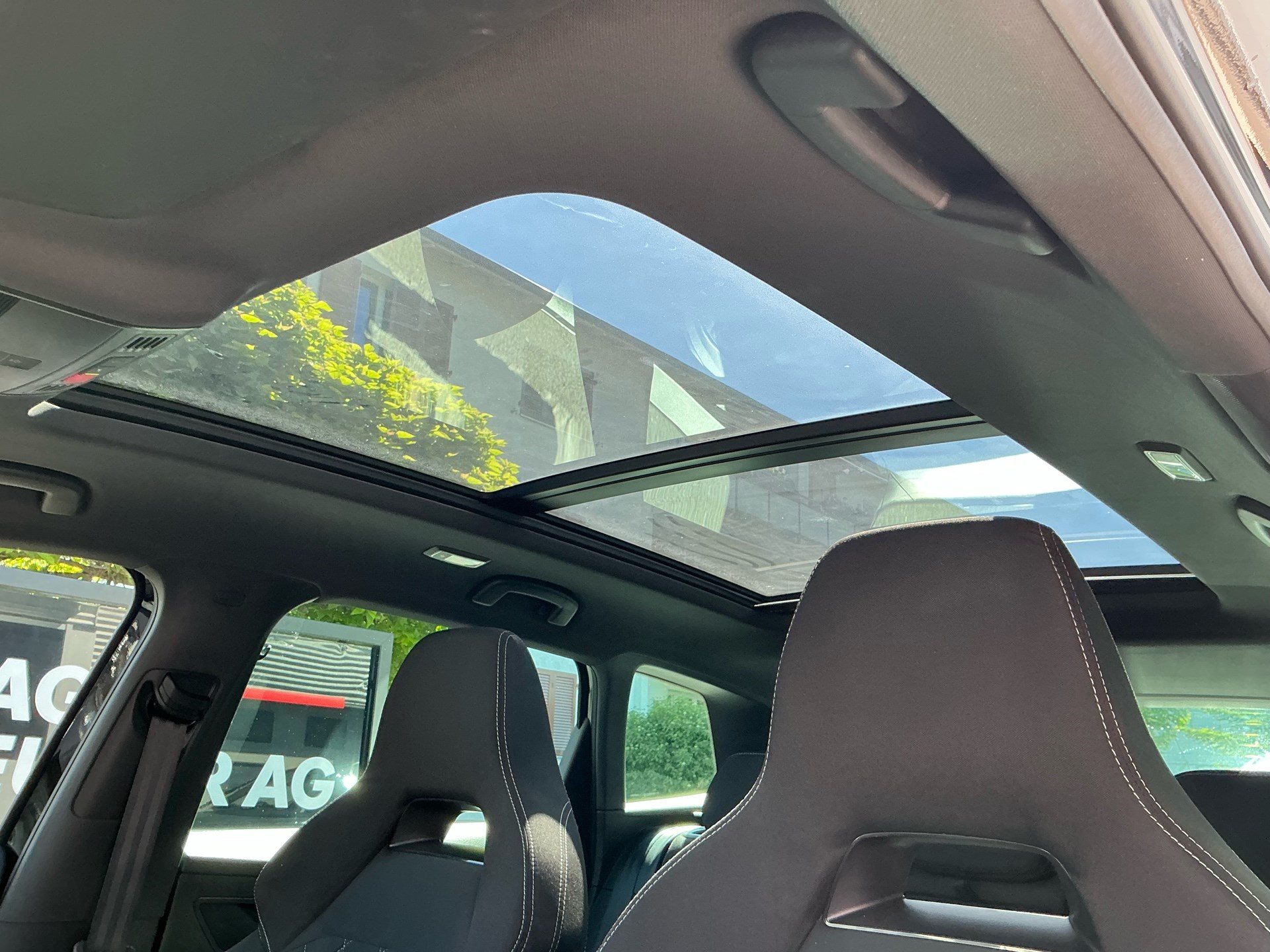 SKODA Karoq Sportline 4x4 *** PANORAMADACH & VIELES MEHR !!! ***-image-8