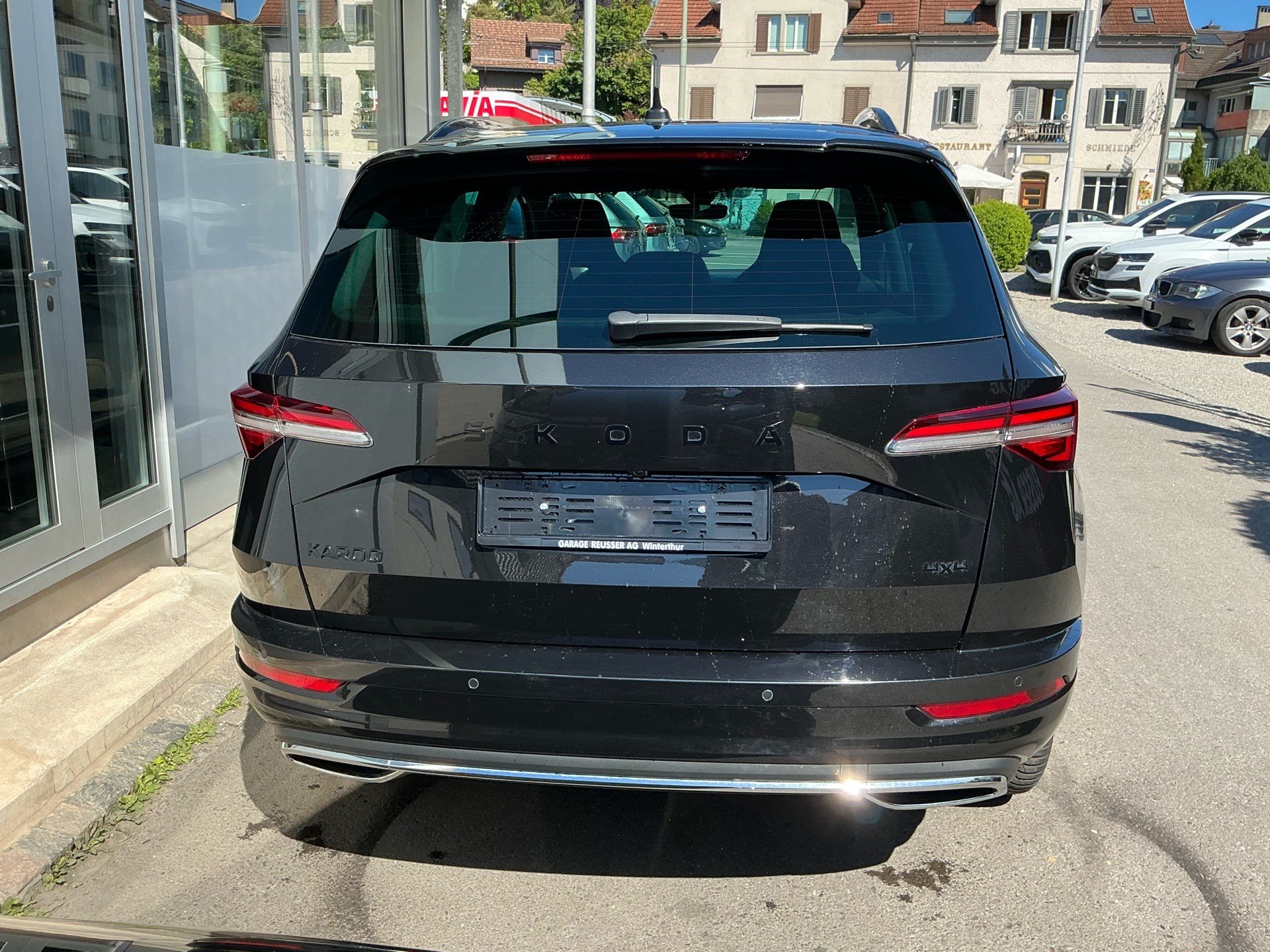 SKODA Karoq Sportline 4x4 *** PANORAMADACH & VIELES MEHR !!! ***-image-4
