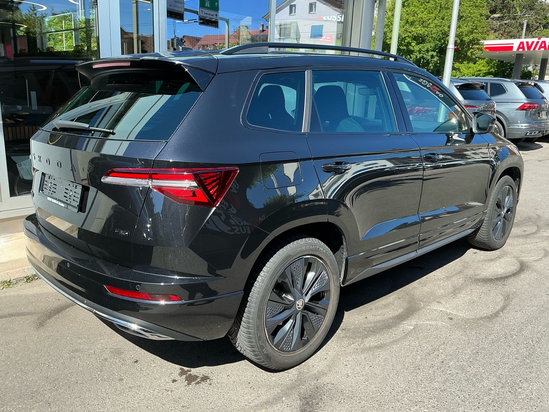 SKODA Karoq Sportline 4x4 *** PANORAMADACH & VIELES MEHR !!! ***-showroom-element-3