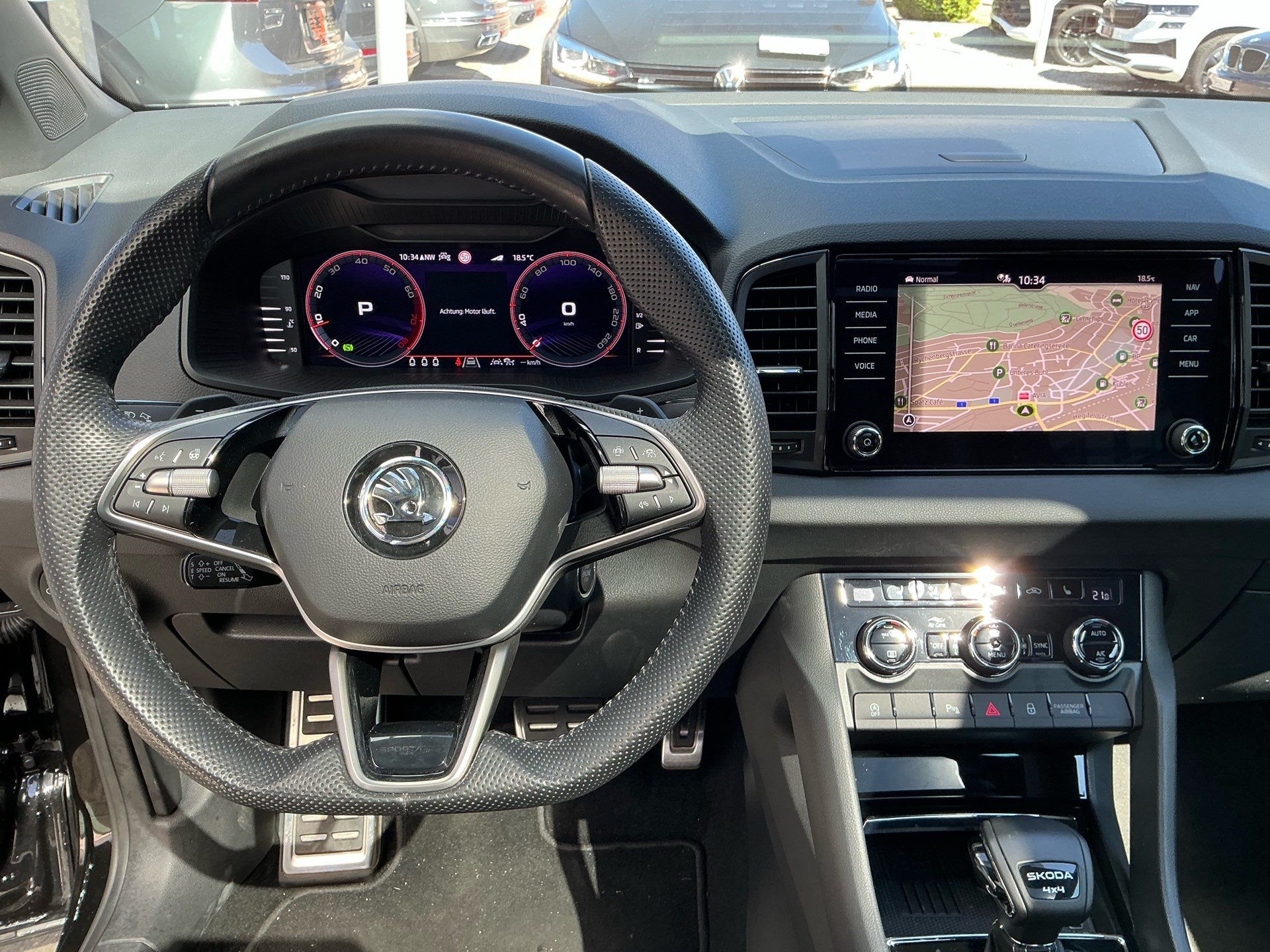 SKODA Karoq Sportline 4x4 *** PANORAMADACH & VIELES MEHR !!! ***-image-9