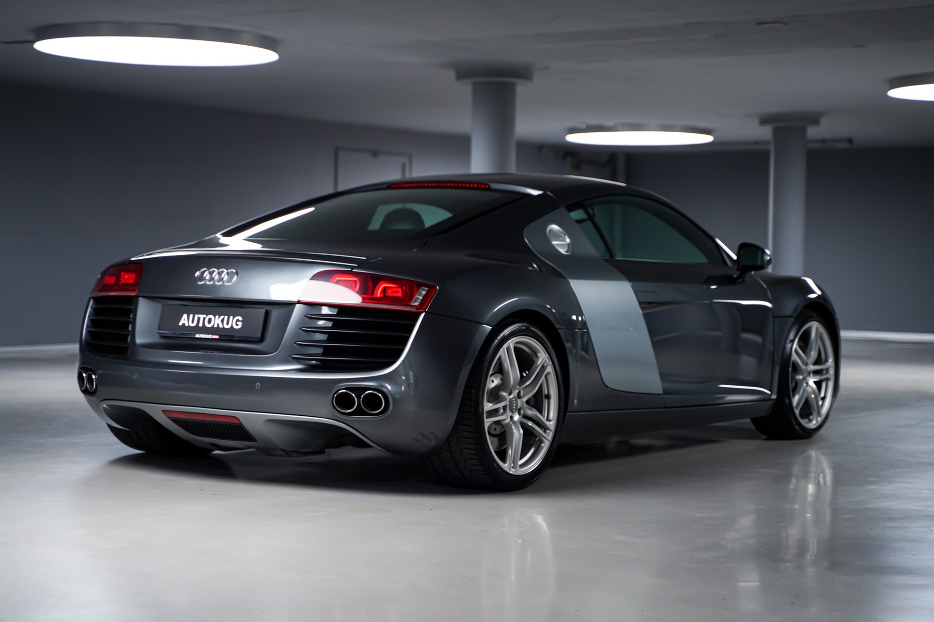 AUDI R8 Coupé 4.2-image-4