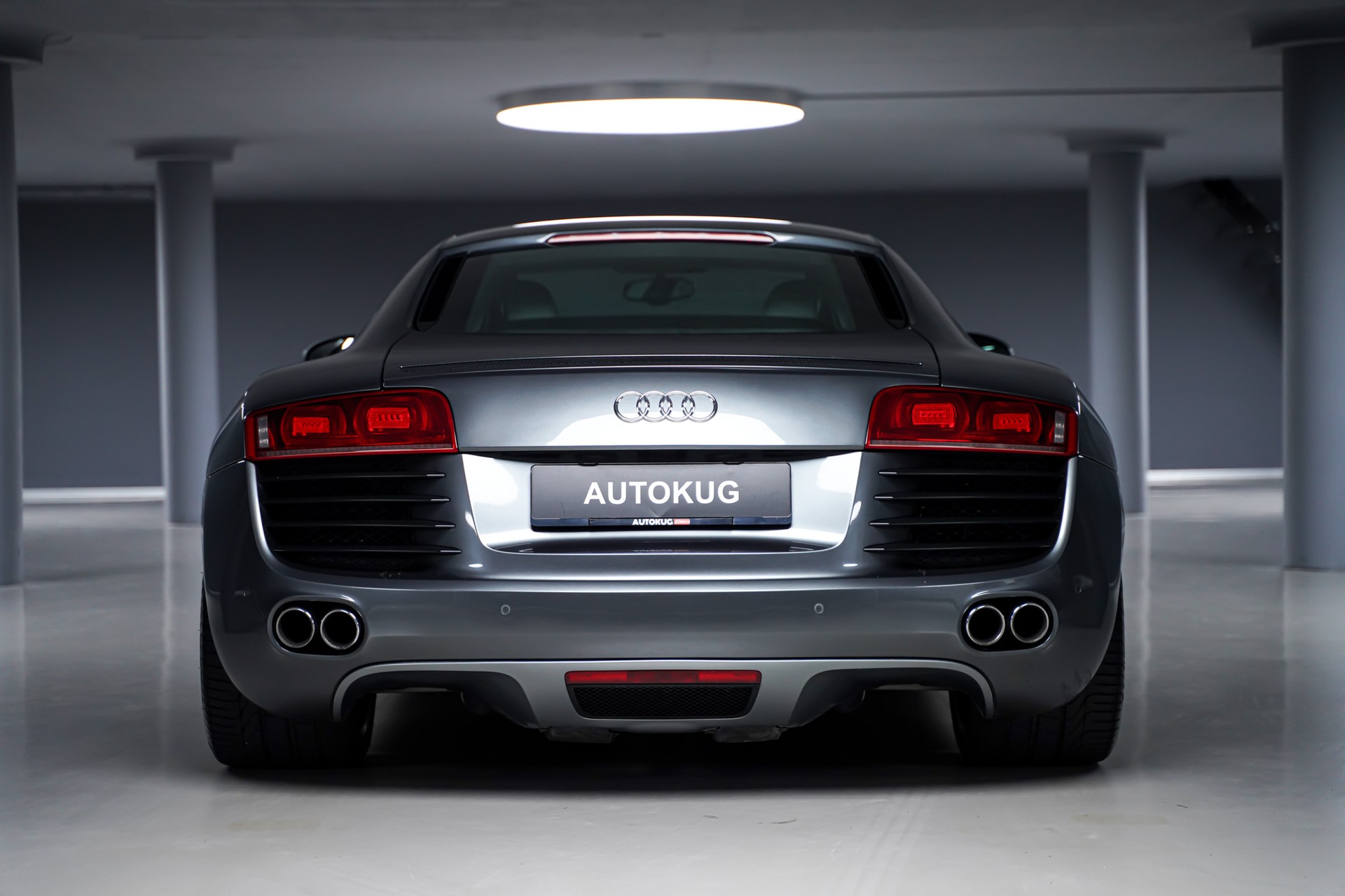 AUDI R8 Coupé 4.2-image-5