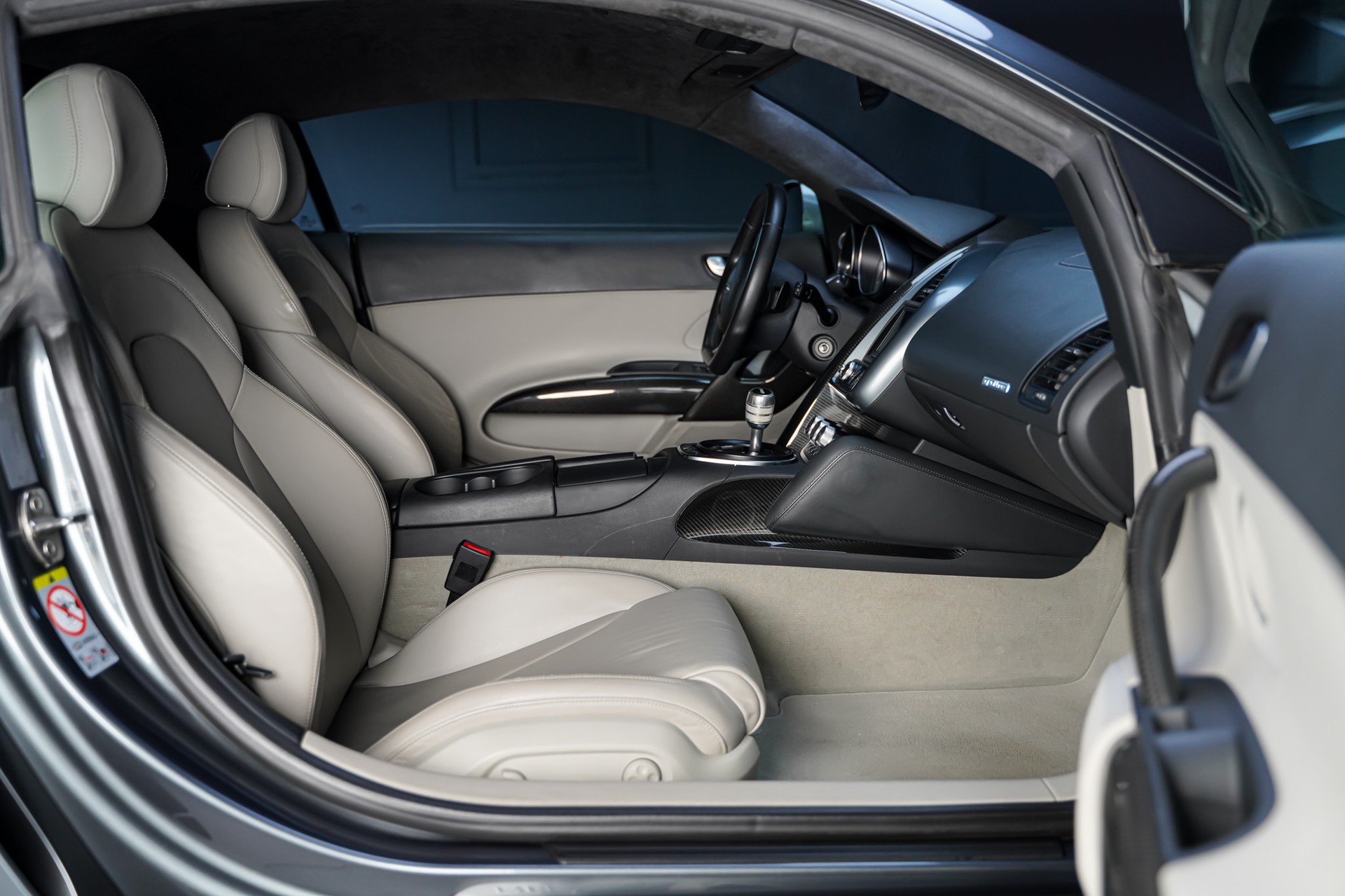 AUDI R8 Coupé 4.2-image-14