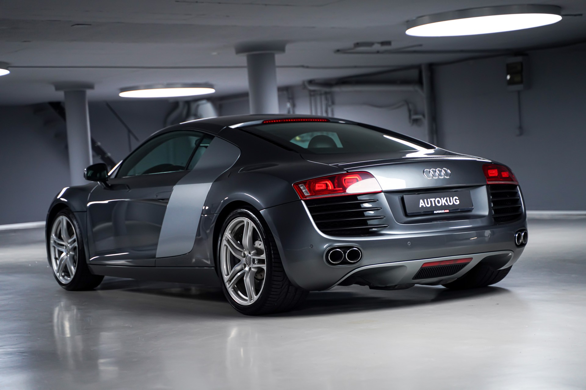 AUDI R8 Coupé 4.2-image-6