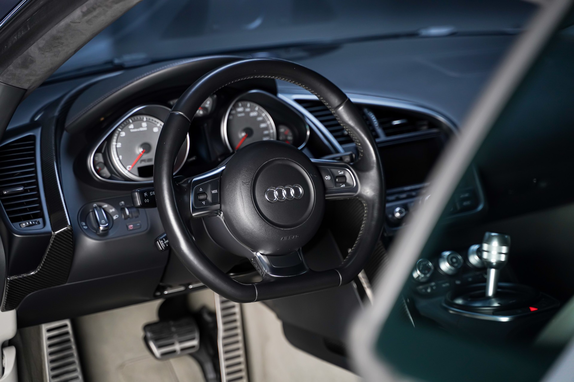 AUDI R8 Coupé 4.2-image-9