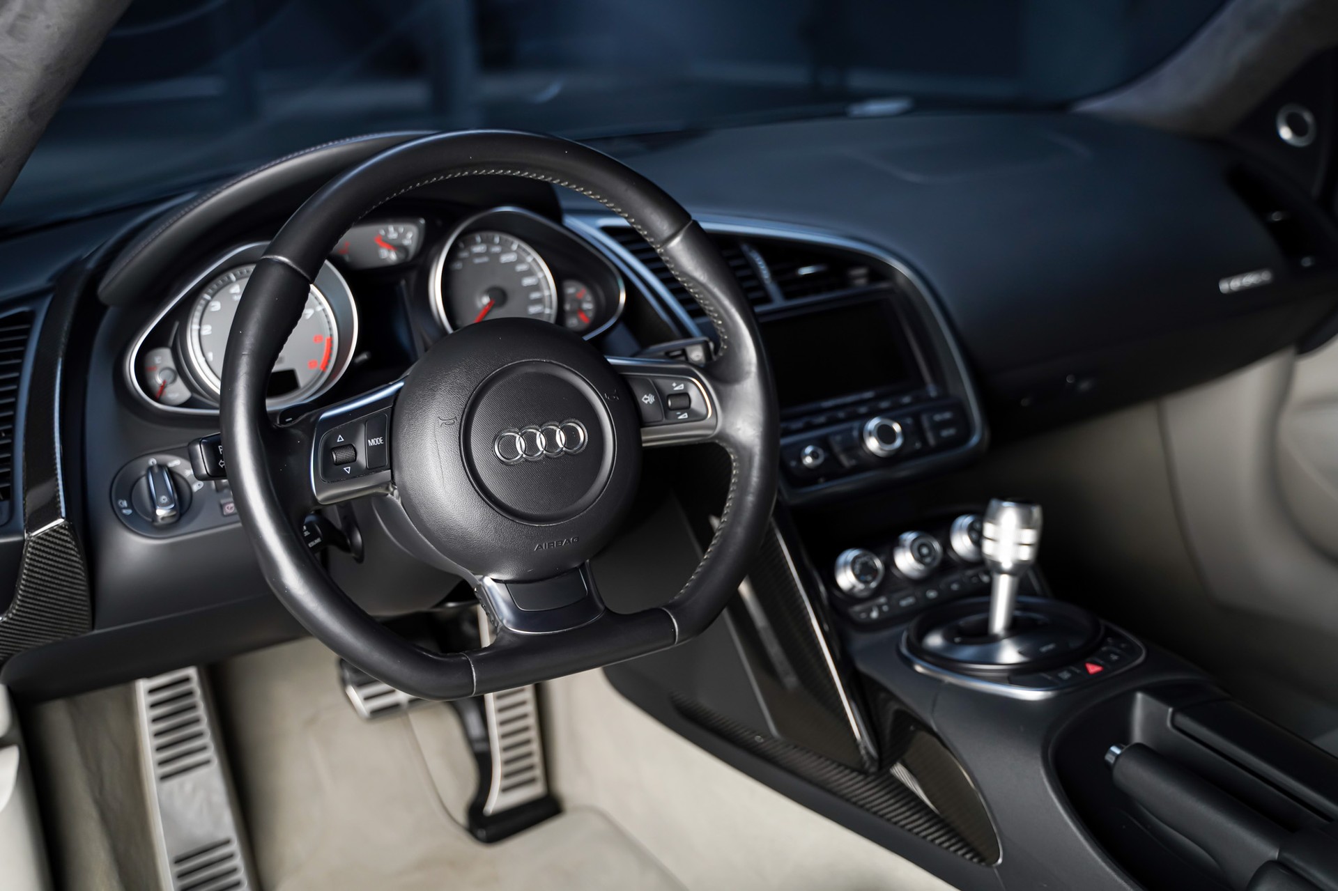 AUDI R8 Coupé 4.2-image-10