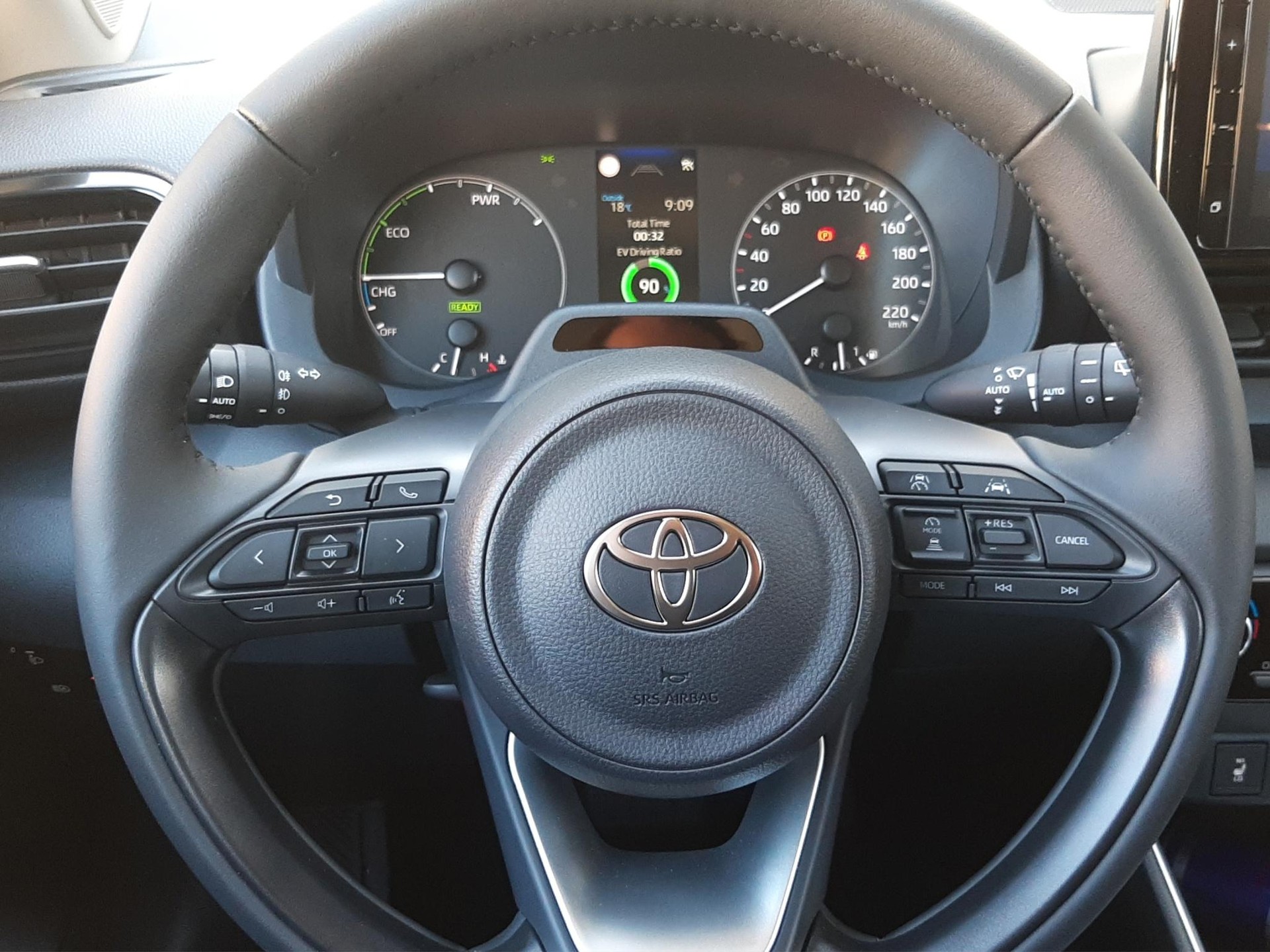TOYOTA Yaris 1.5 VVT-i HSD Comfort-image-13