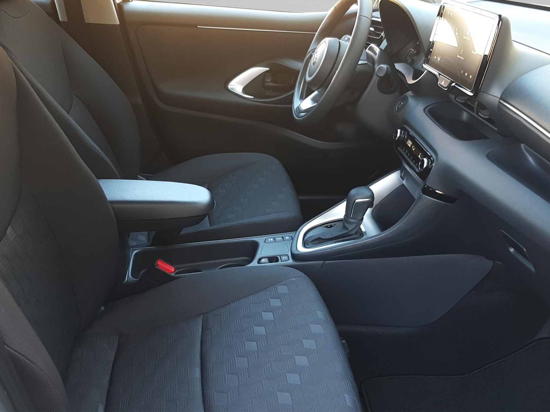 TOYOTA Yaris 1.5 VVT-i HSD Comfort-image-15