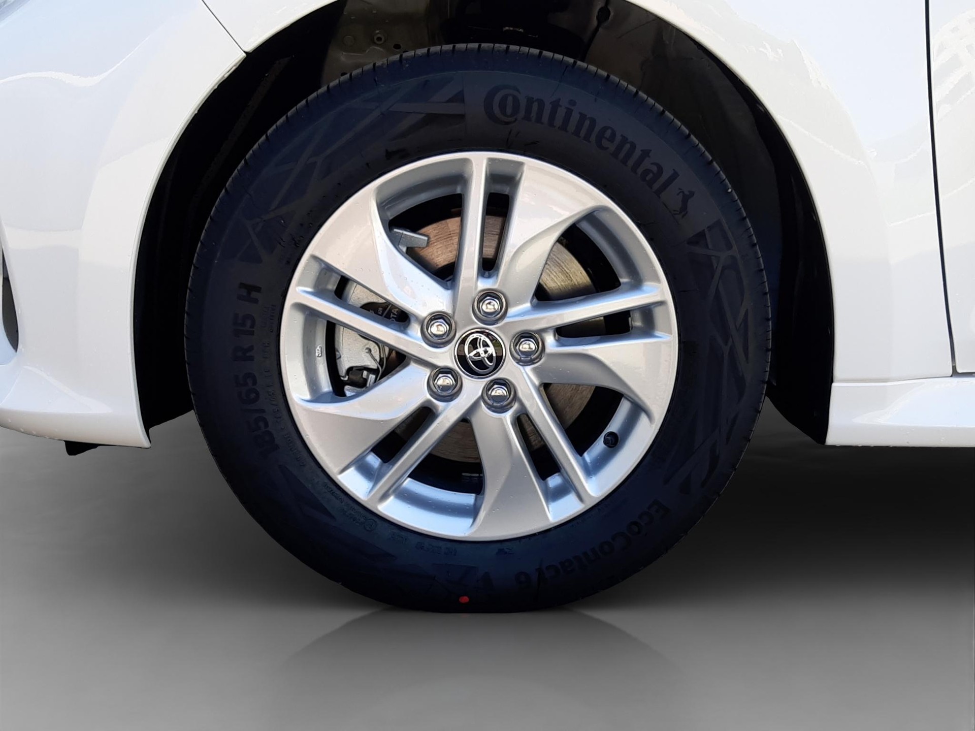 TOYOTA Yaris 1.5 VVT-i HSD Comfort-showroom-element-3