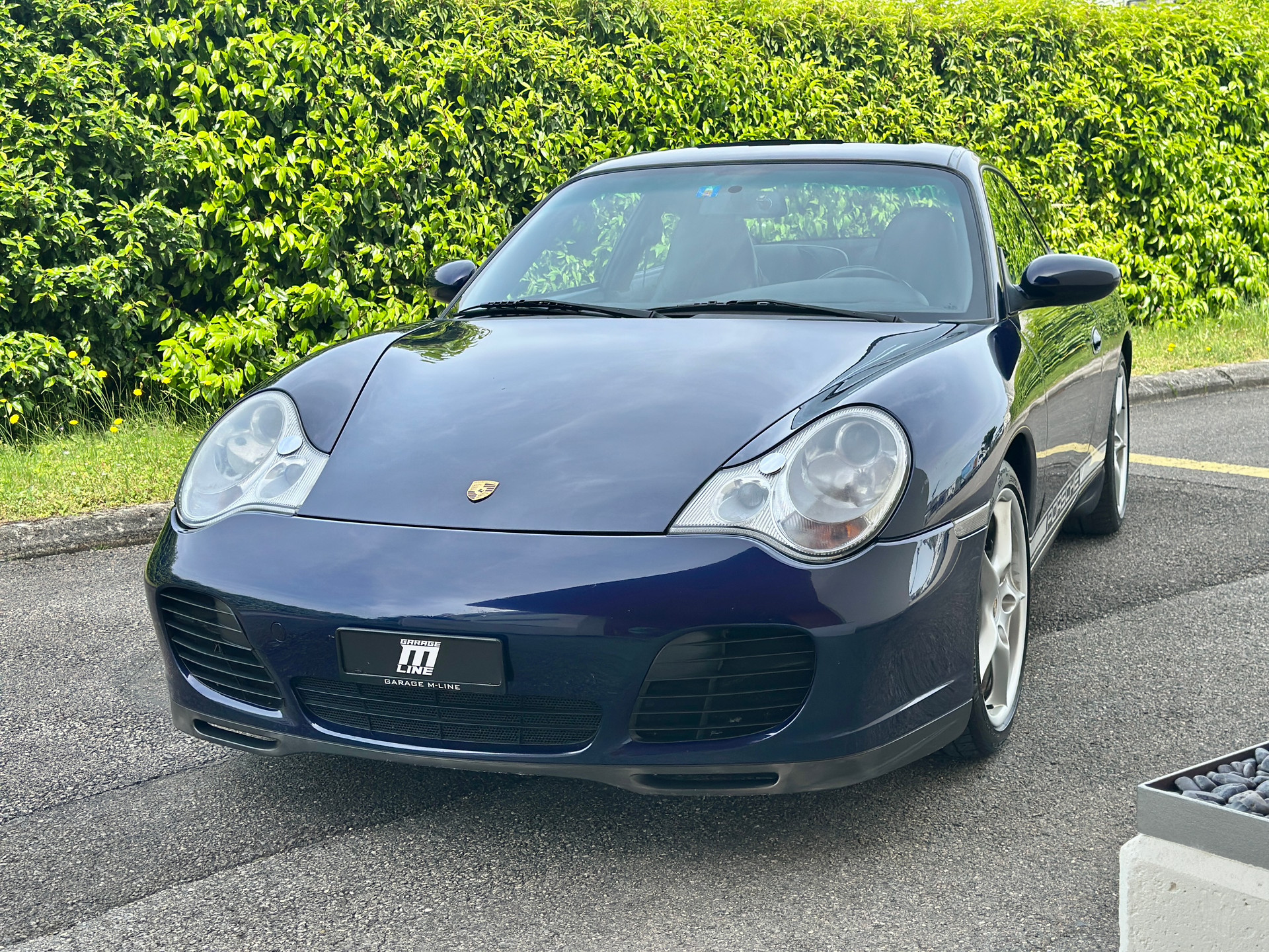 PORSCHE 911 Carrera 4-image-11