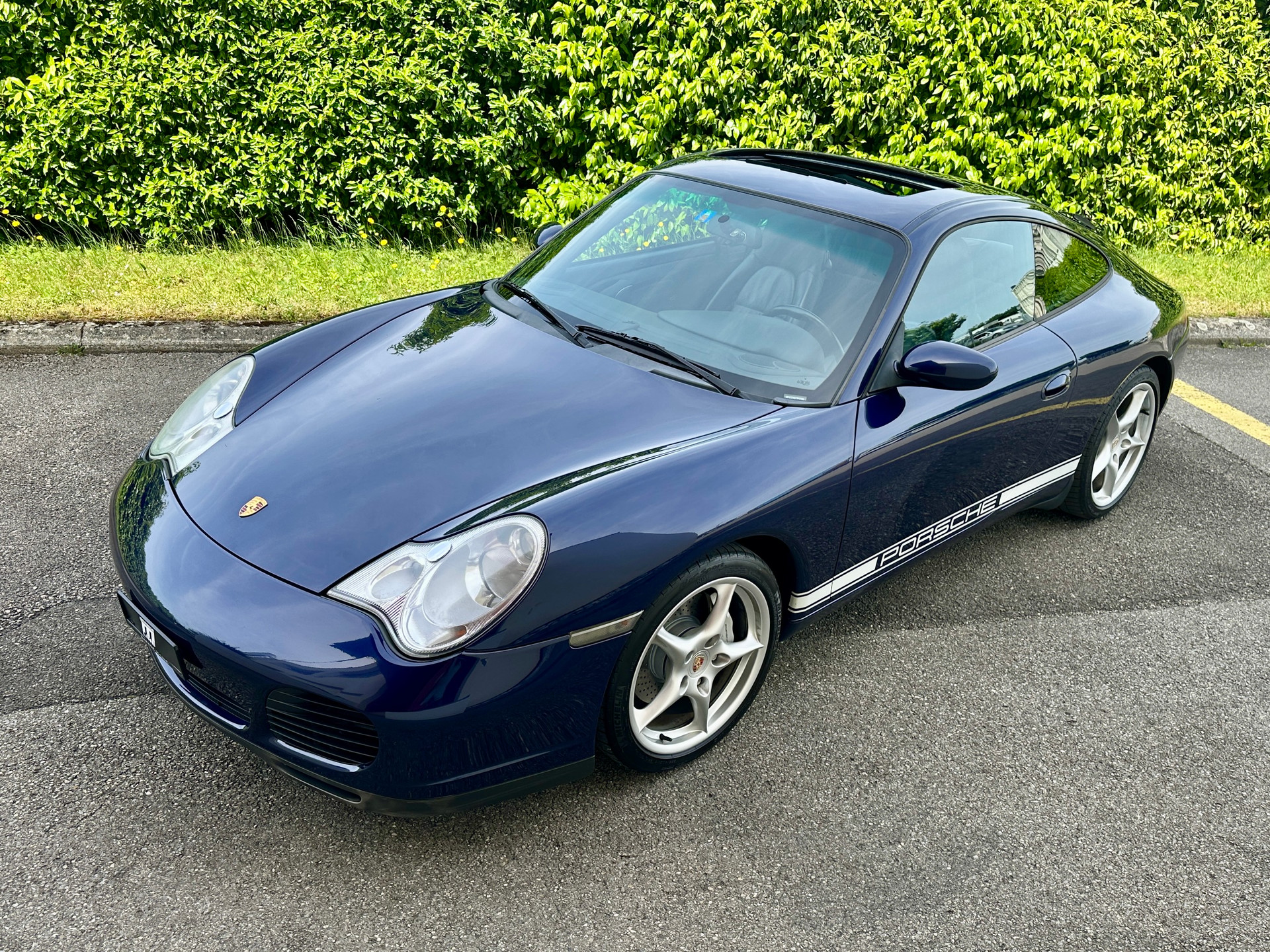 PORSCHE 911 Carrera 4