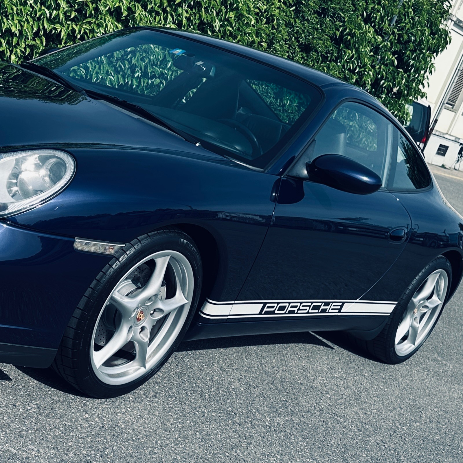 PORSCHE 911 Carrera 4-image-12