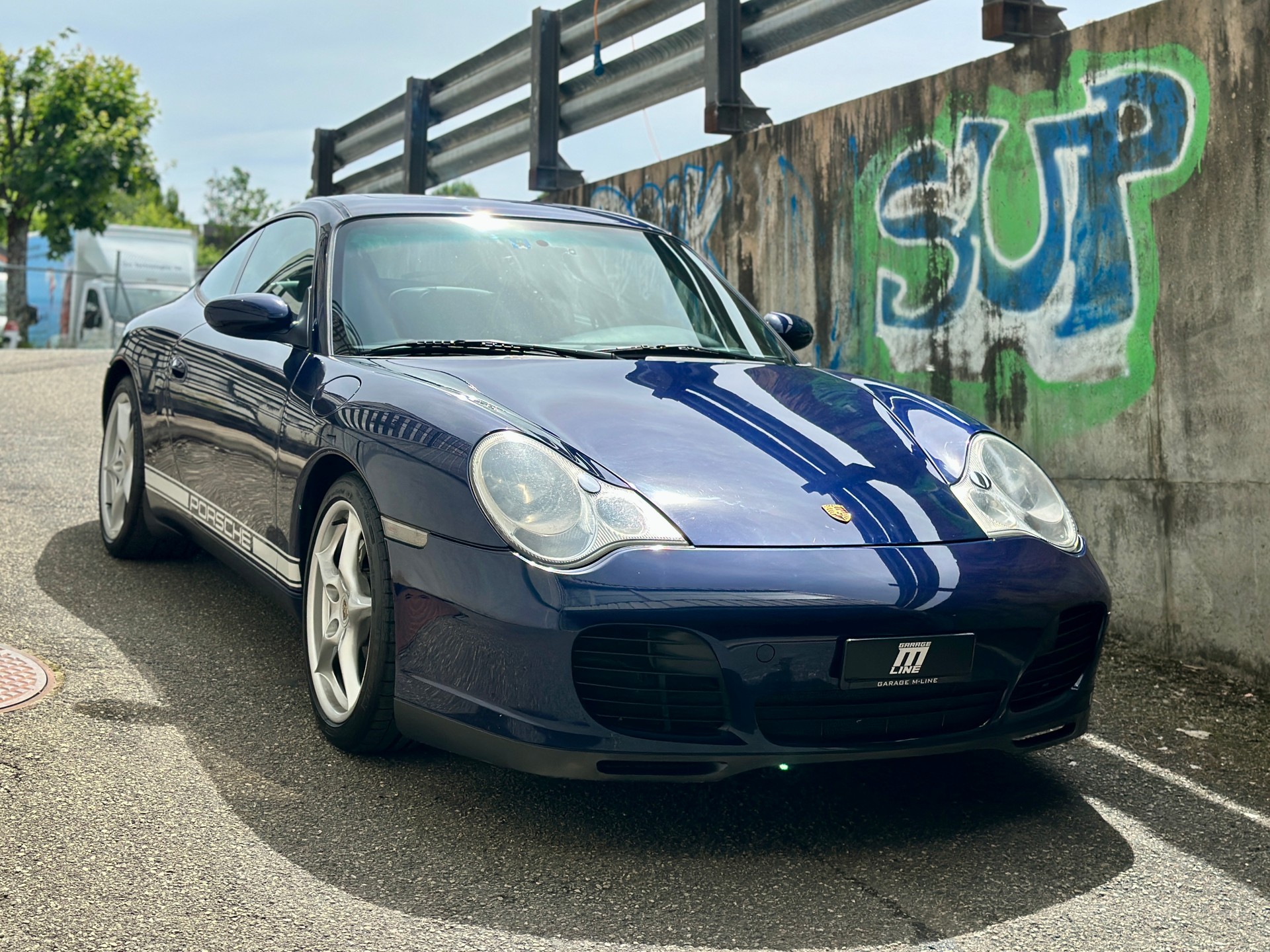 PORSCHE 911 Carrera 4-image-5