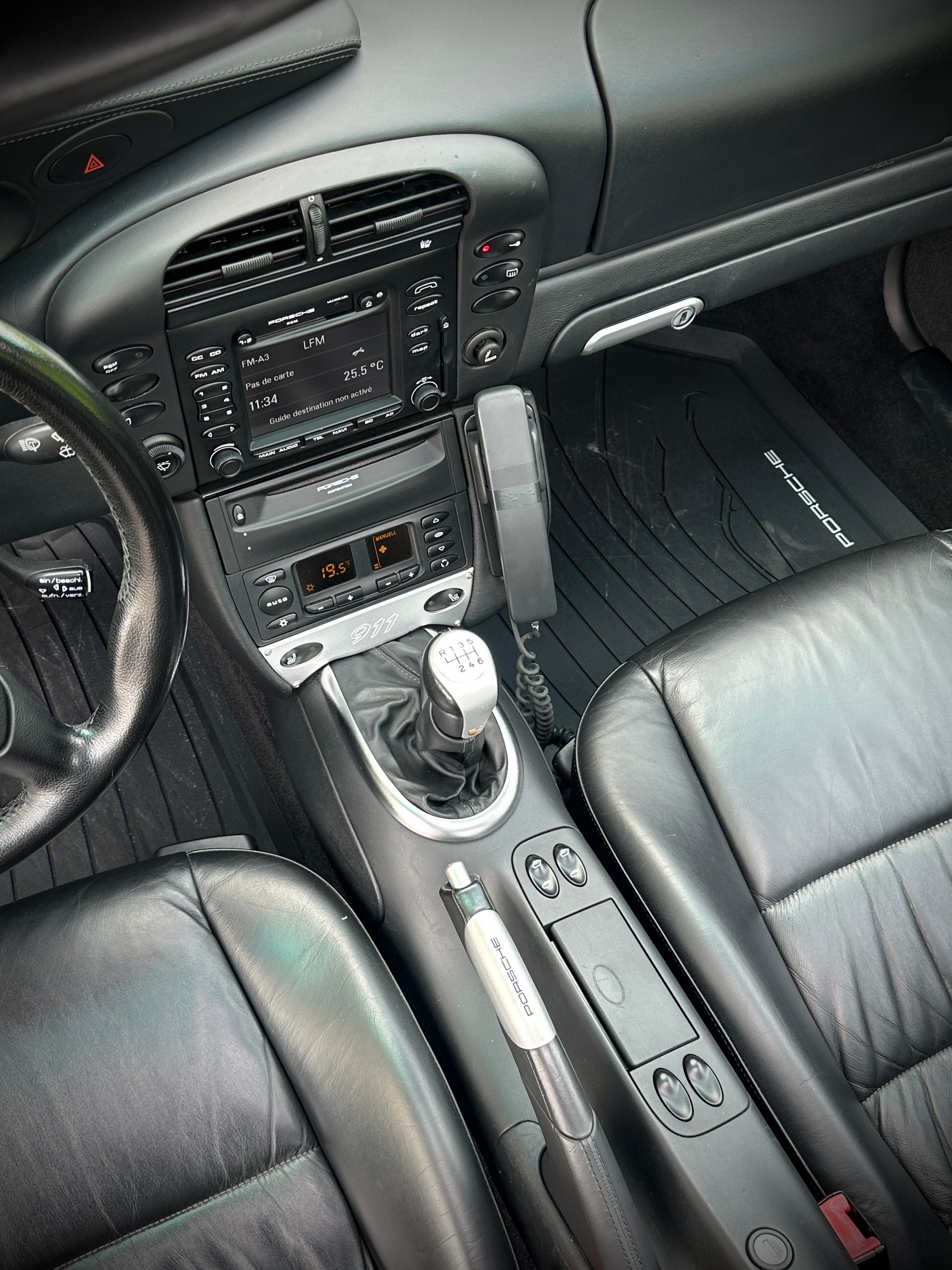 PORSCHE 911 Carrera 4-image-10