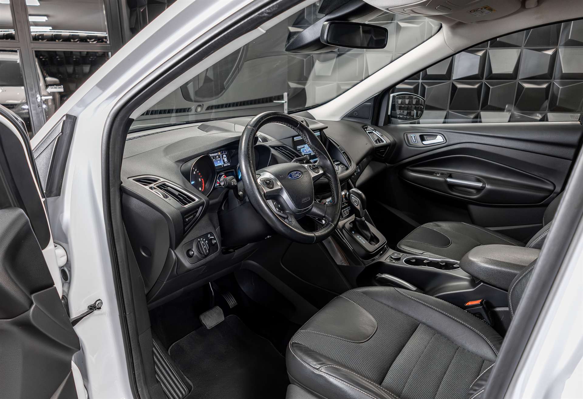 FORD Kuga 2.0 TDCi Titanium S 4WD PowerShift-image-12