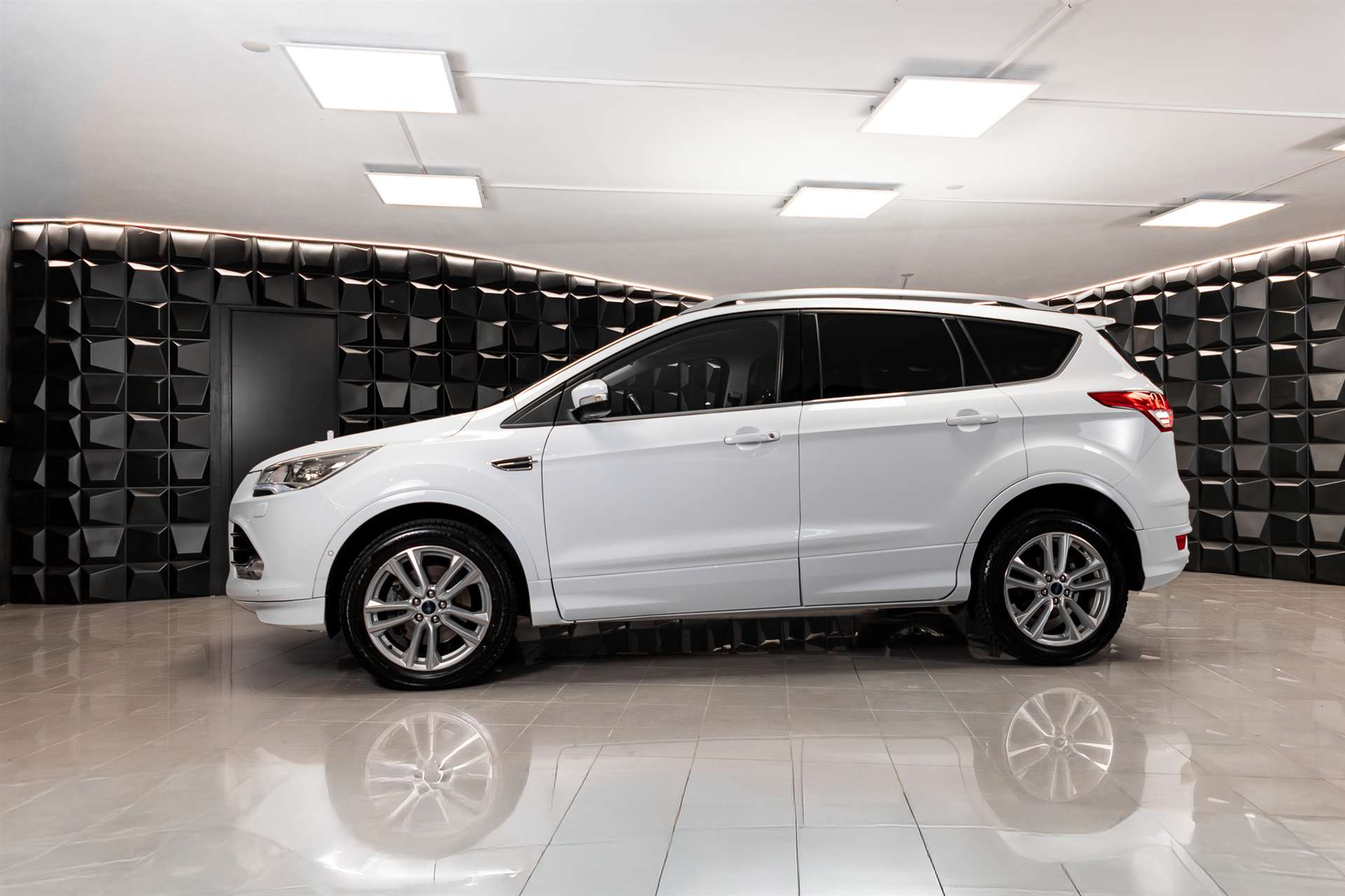 FORD Kuga 2.0 TDCi Titanium S 4WD PowerShift-showroom-element-1