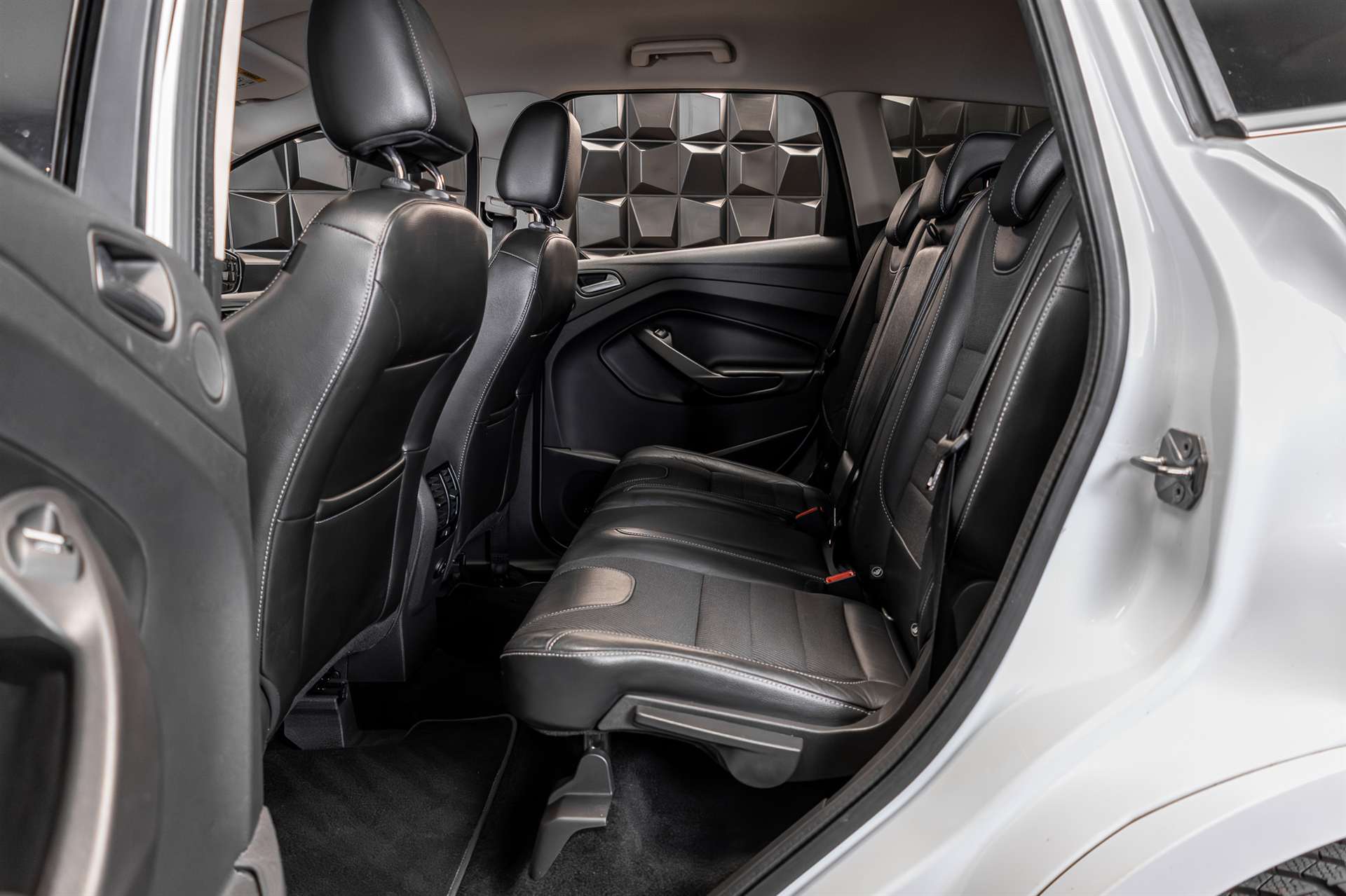 FORD Kuga 2.0 TDCi Titanium S 4WD PowerShift-image-18