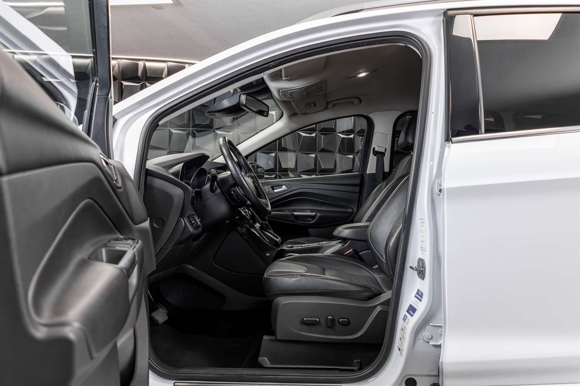 FORD Kuga 2.0 TDCi Titanium S 4WD PowerShift-image-9