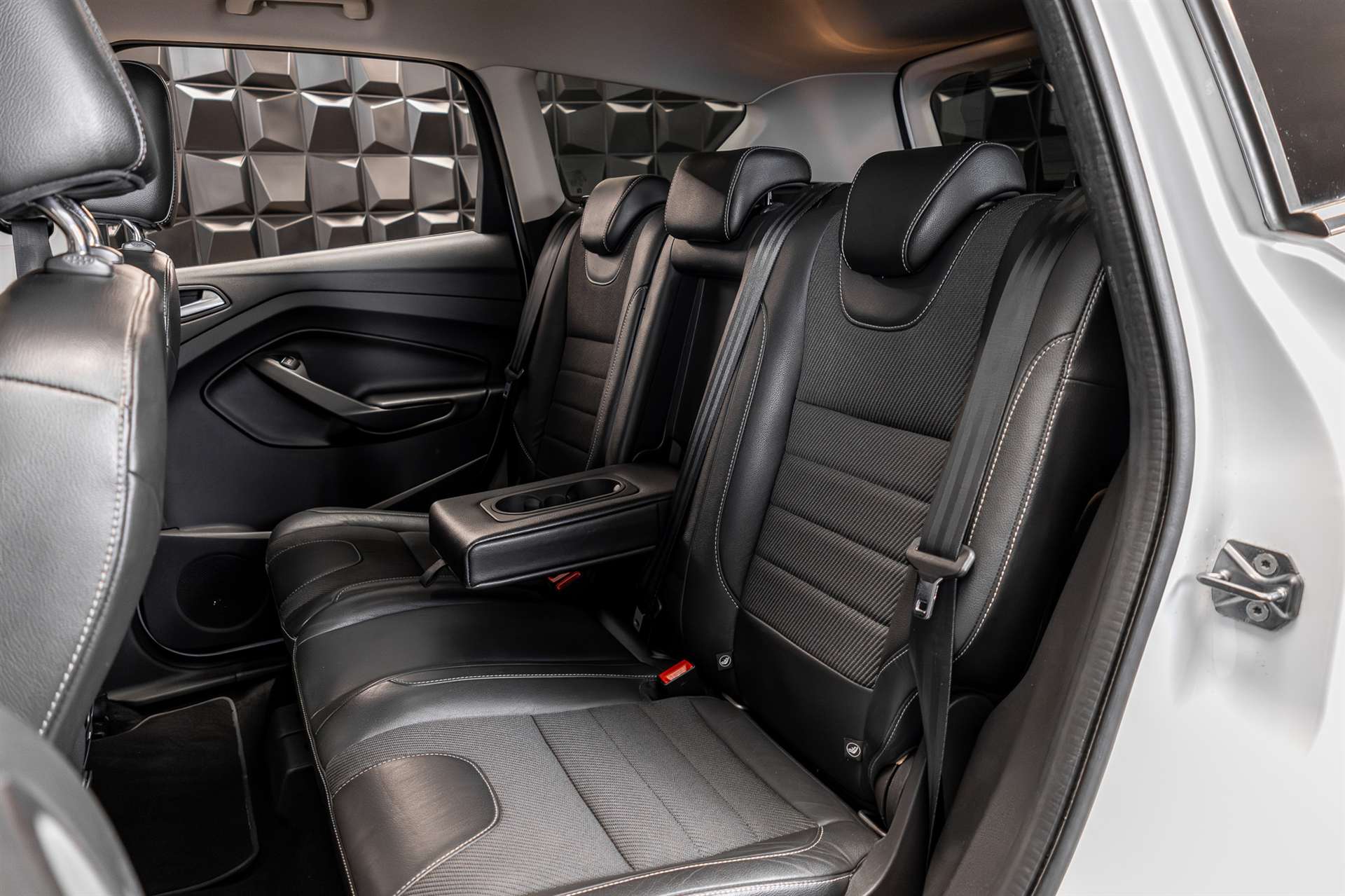 FORD Kuga 2.0 TDCi Titanium S 4WD PowerShift-image-19