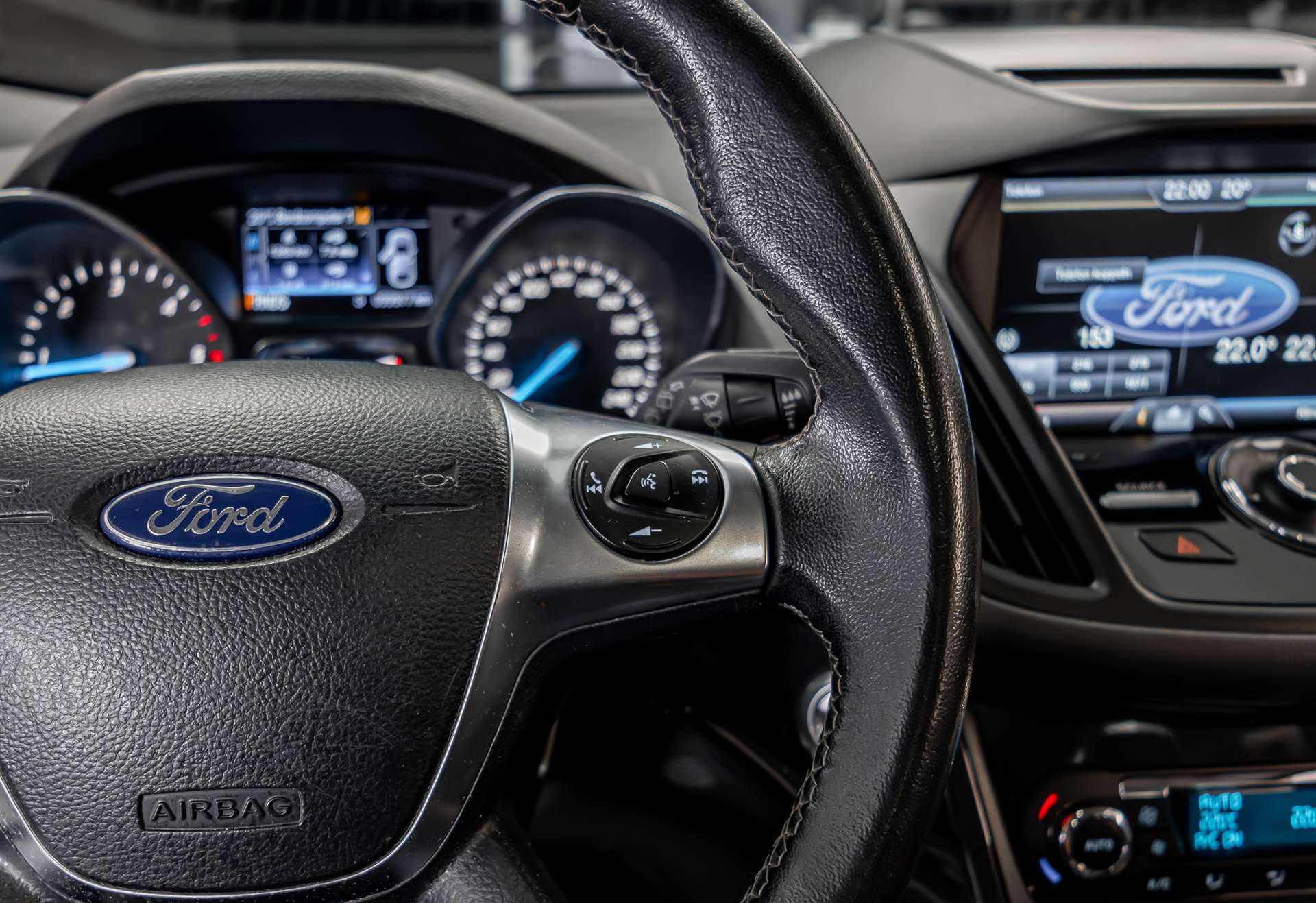 FORD Kuga 2.0 TDCi Titanium S 4WD PowerShift-image-8
