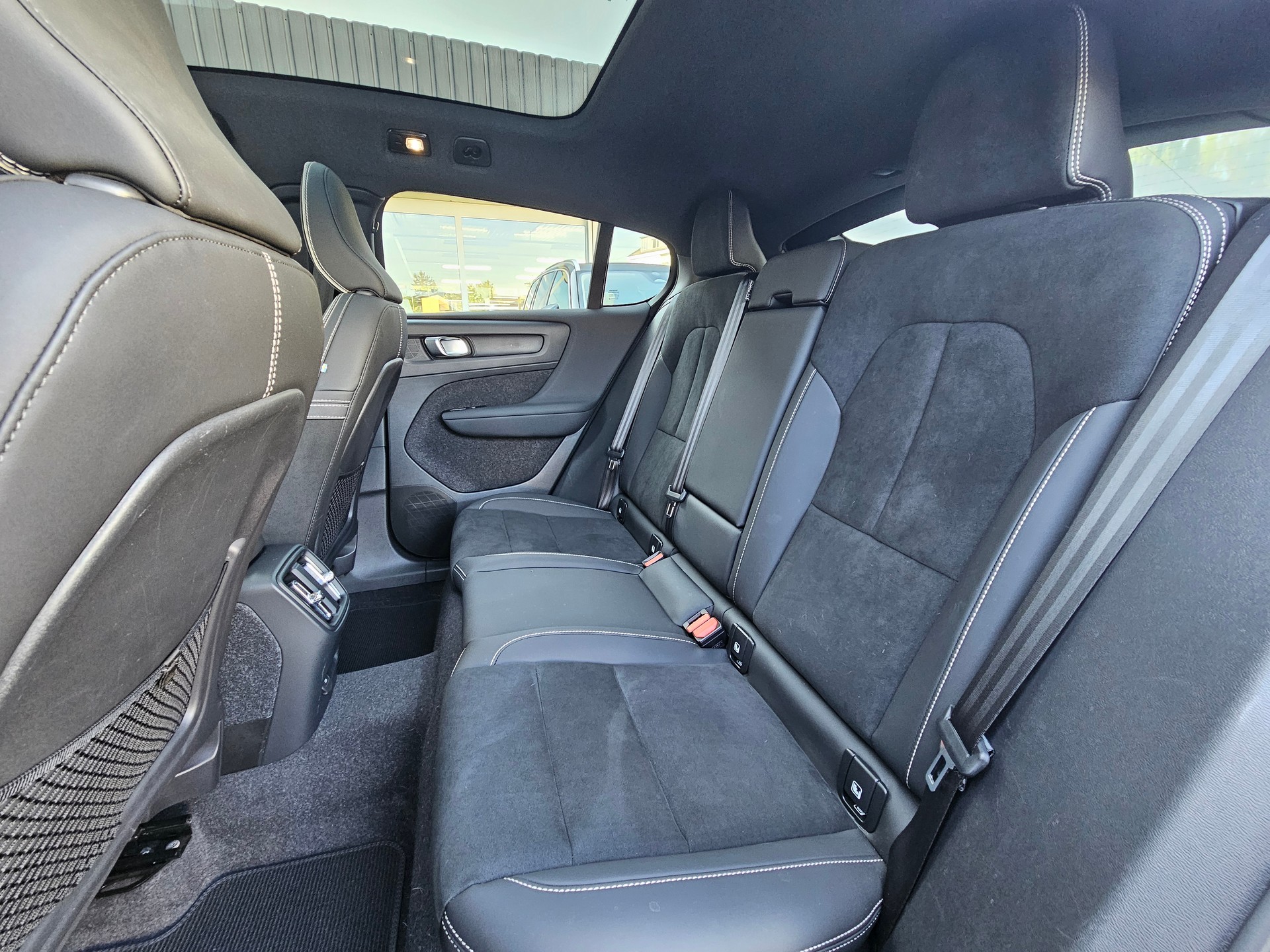 VOLVO C40 Recharge Twin-image-14