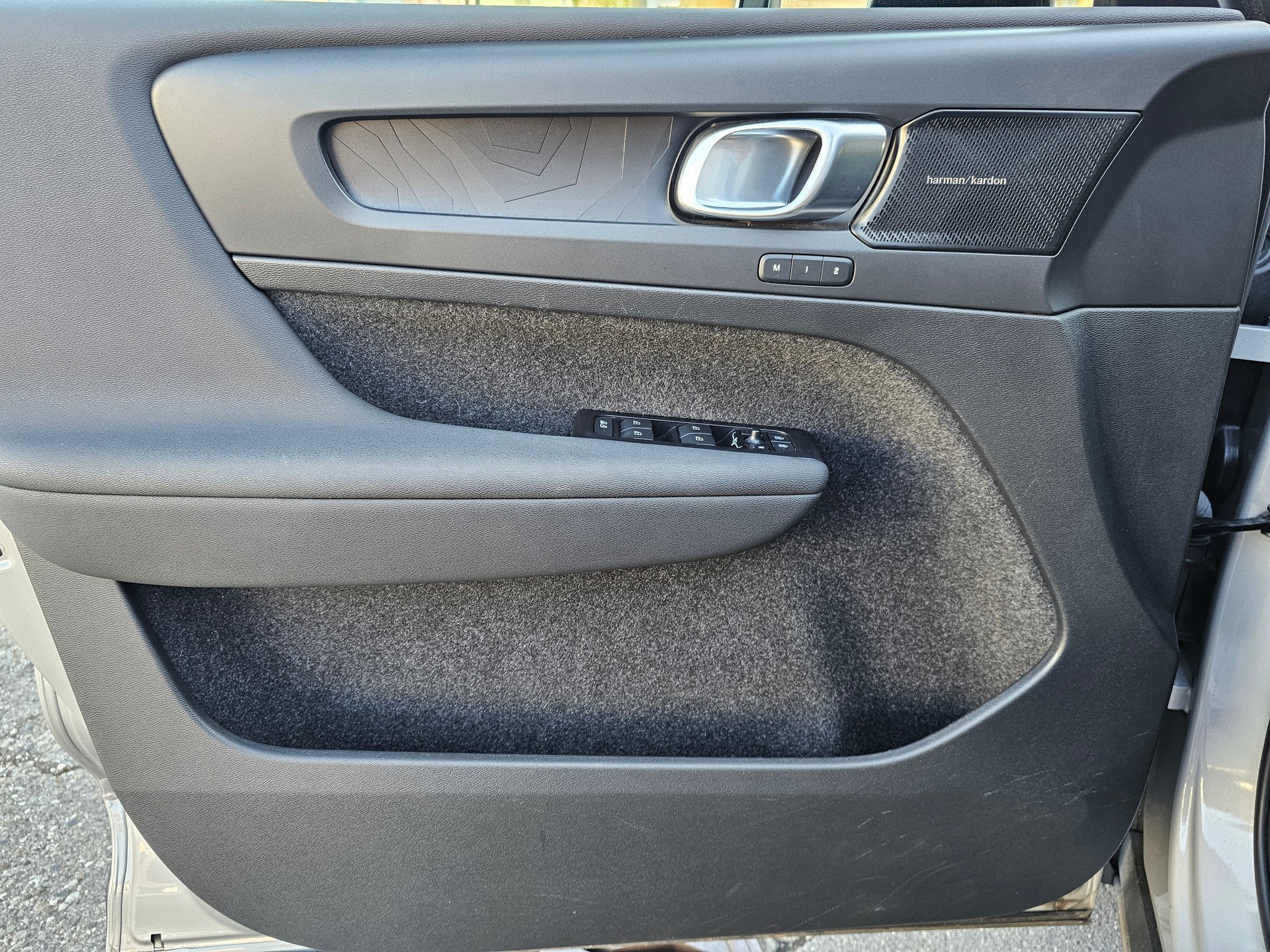 VOLVO C40 Recharge Twin-image-6