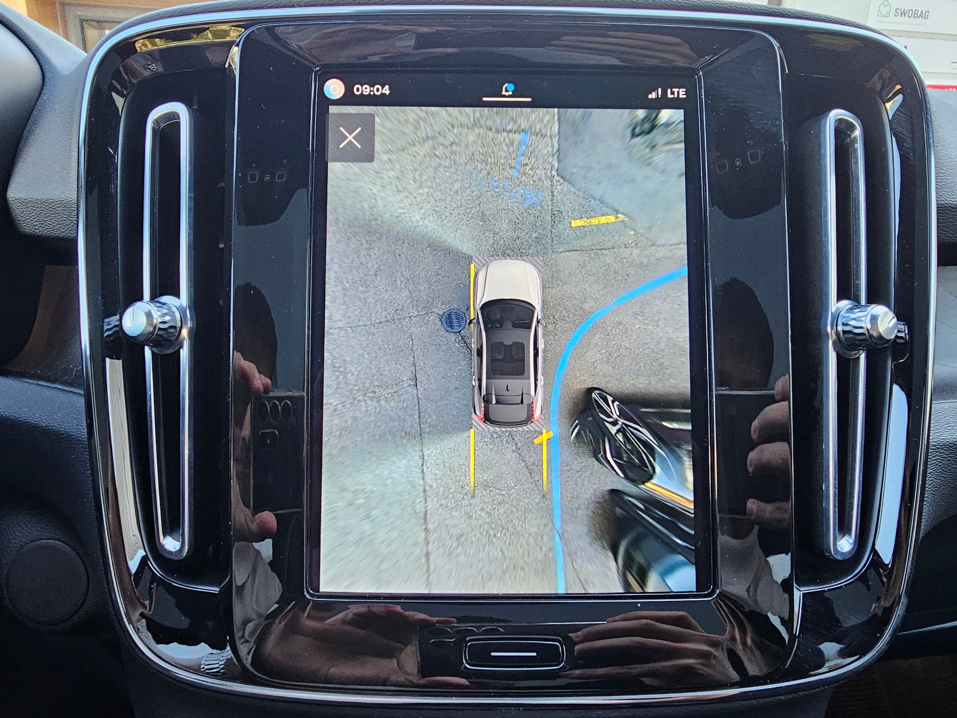 VOLVO C40 Recharge Twin-image-12