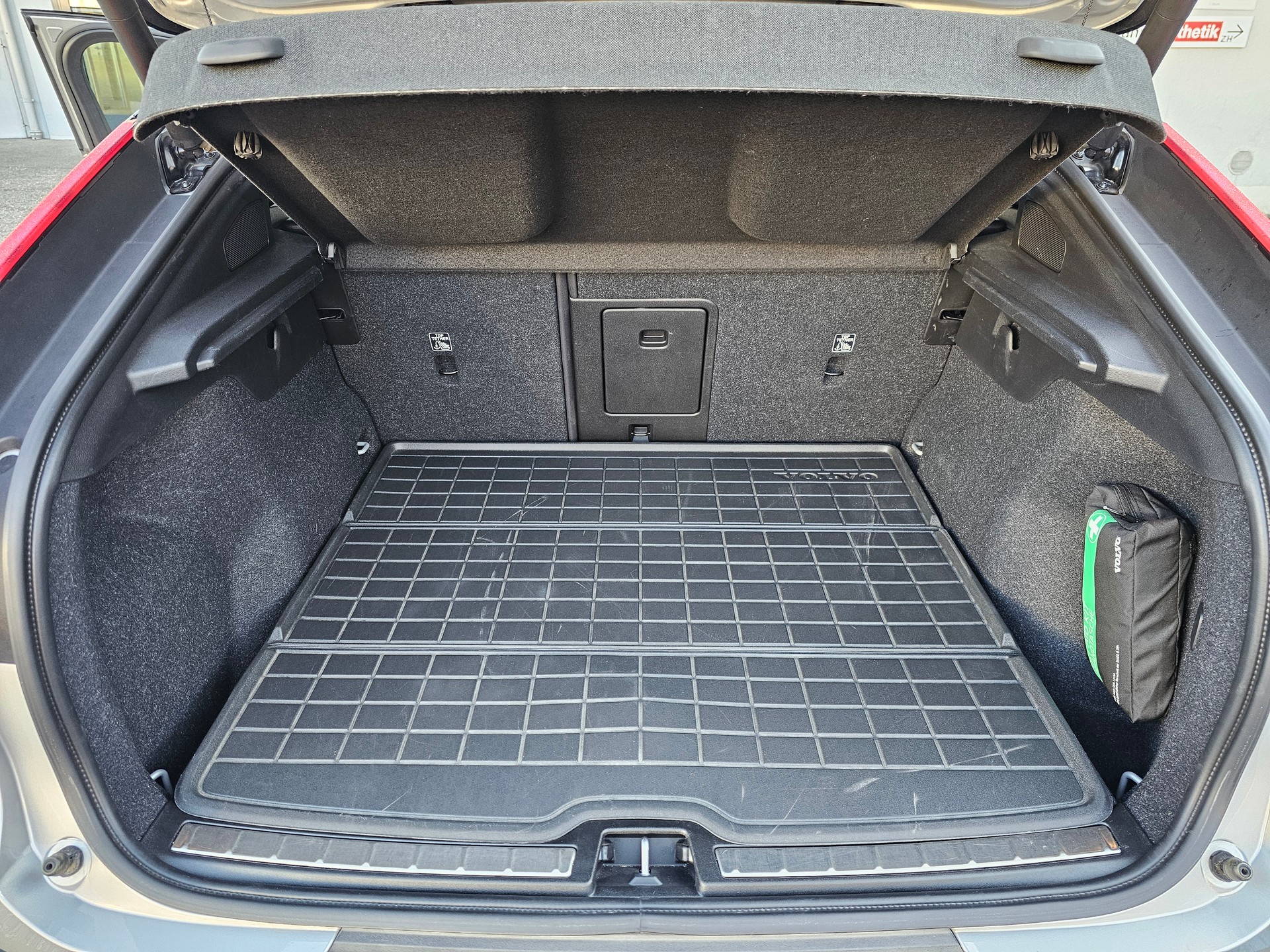VOLVO C40 Recharge Twin-image-16