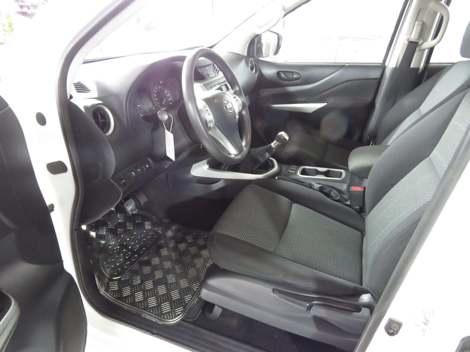 NISSAN Navara Double Cab Acenta 2.3 dCi 4WD (AHK 3.5 t, NL 850 kg)-image-8