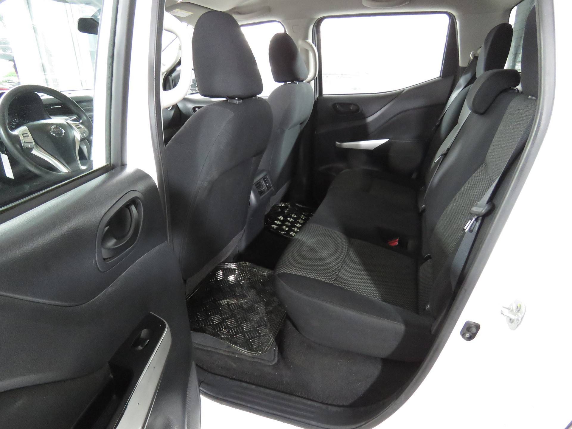 NISSAN Navara Double Cab Acenta 2.3 dCi 4WD (AHK 3.5 t, NL 850 kg)-image-9