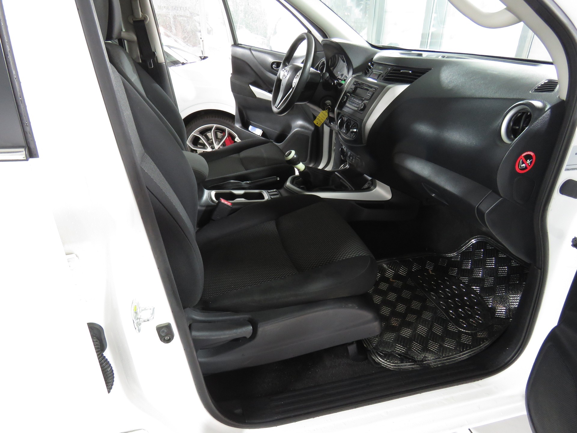 NISSAN Navara Double Cab Acenta 2.3 dCi 4WD (AHK 3.5 t, NL 850 kg)-image-11