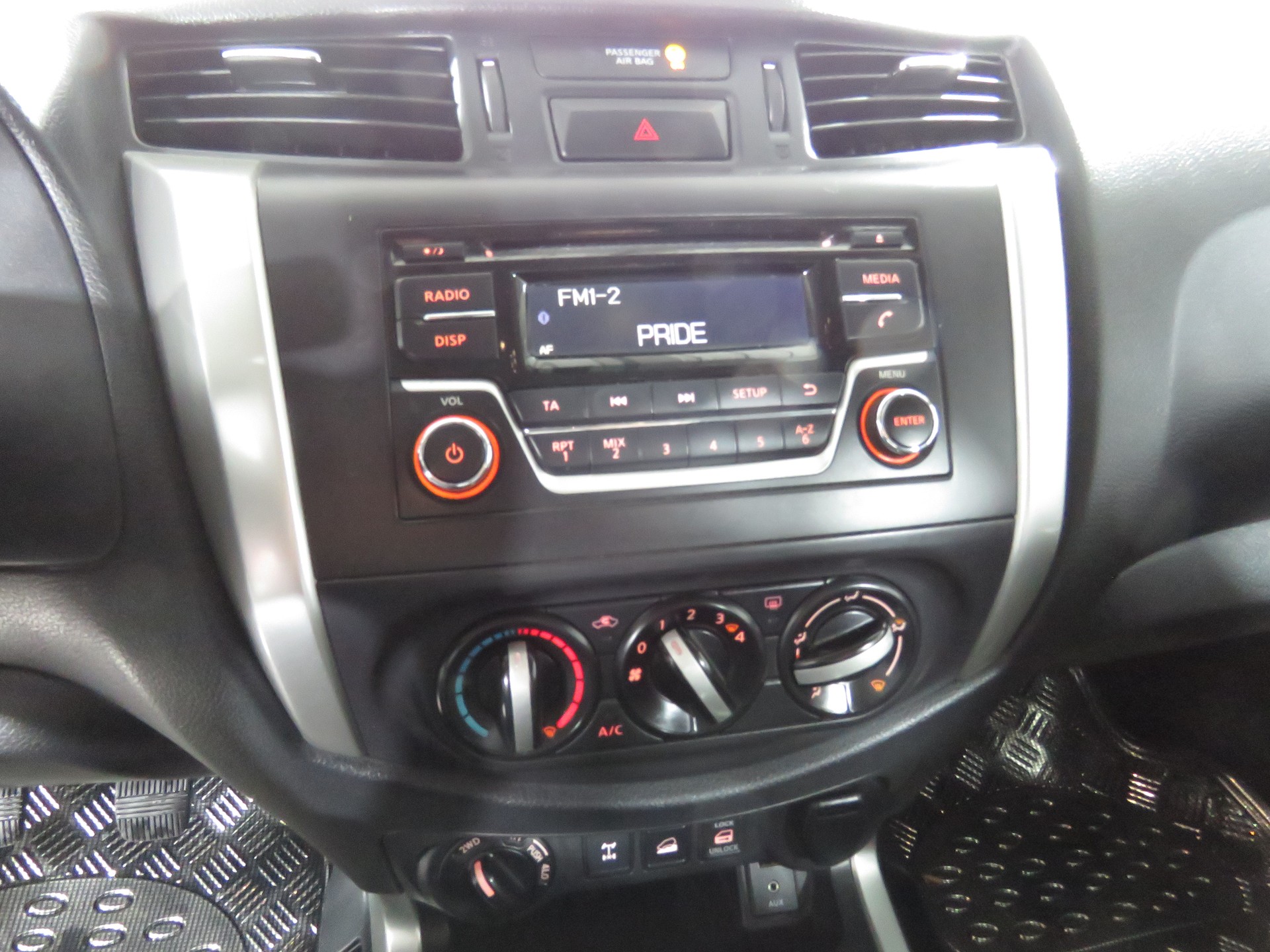 NISSAN Navara Double Cab Acenta 2.3 dCi 4WD (AHK 3.5 t, NL 850 kg)-image-16