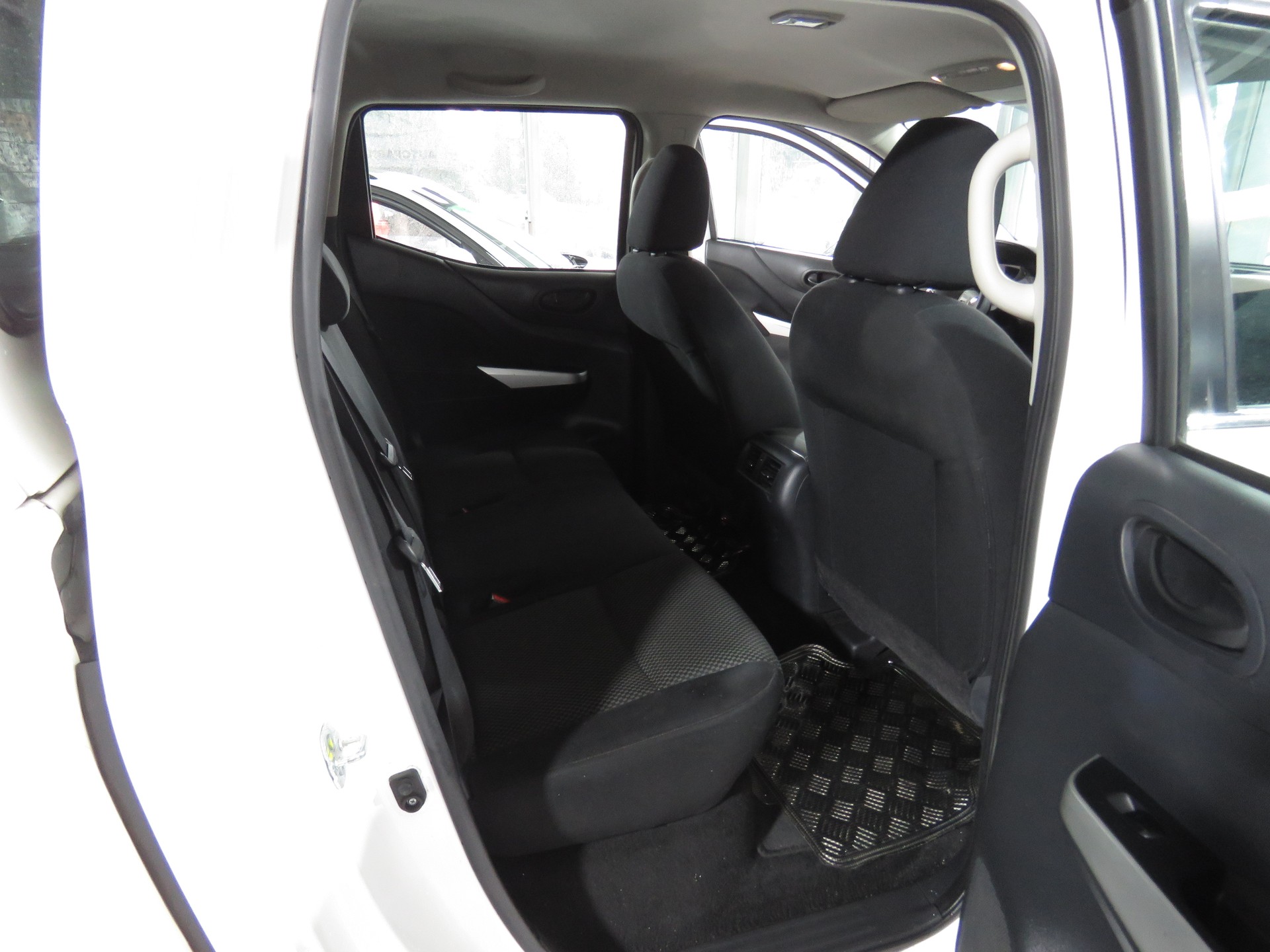 NISSAN Navara Double Cab Acenta 2.3 dCi 4WD (AHK 3.5 t, NL 850 kg)-image-10