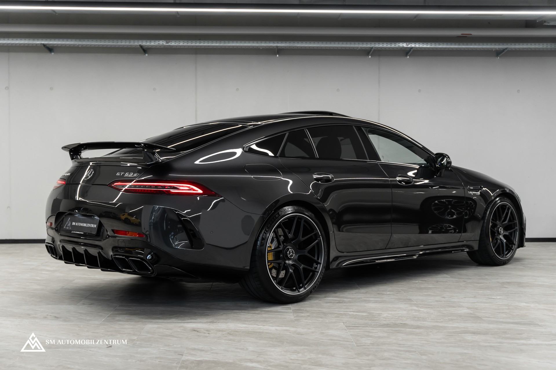 MERCEDES-BENZ AMG GT 63 S 4matic+ / Aeropaket / Carbon / Standheizung / Sitzbelüftung-showroom-element-1