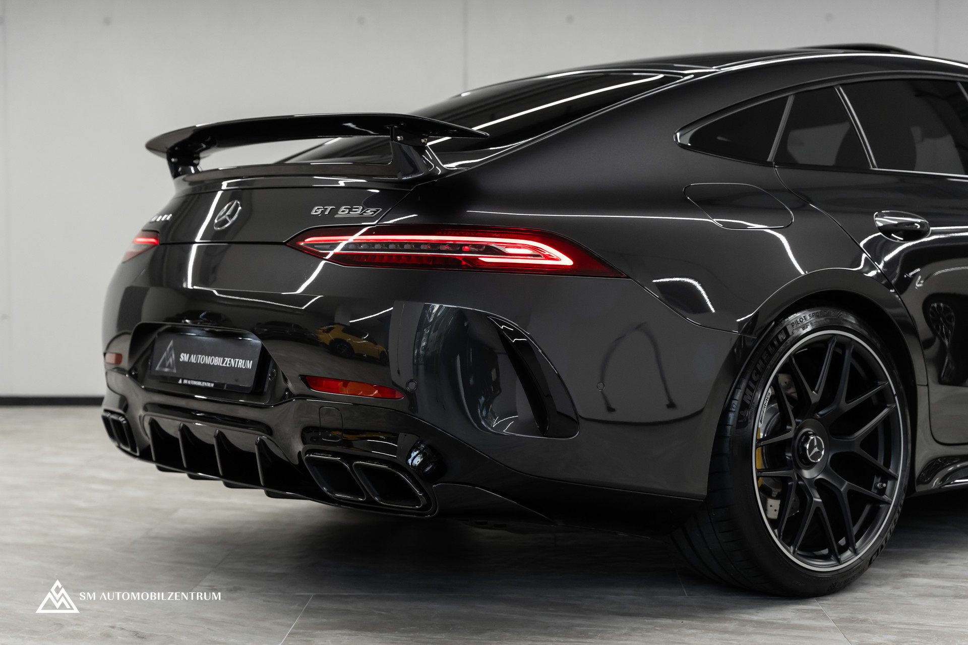 MERCEDES-BENZ AMG GT 63 S 4matic+ / Aeropaket / Carbon / Standheizung / Sitzbelüftung-image-8