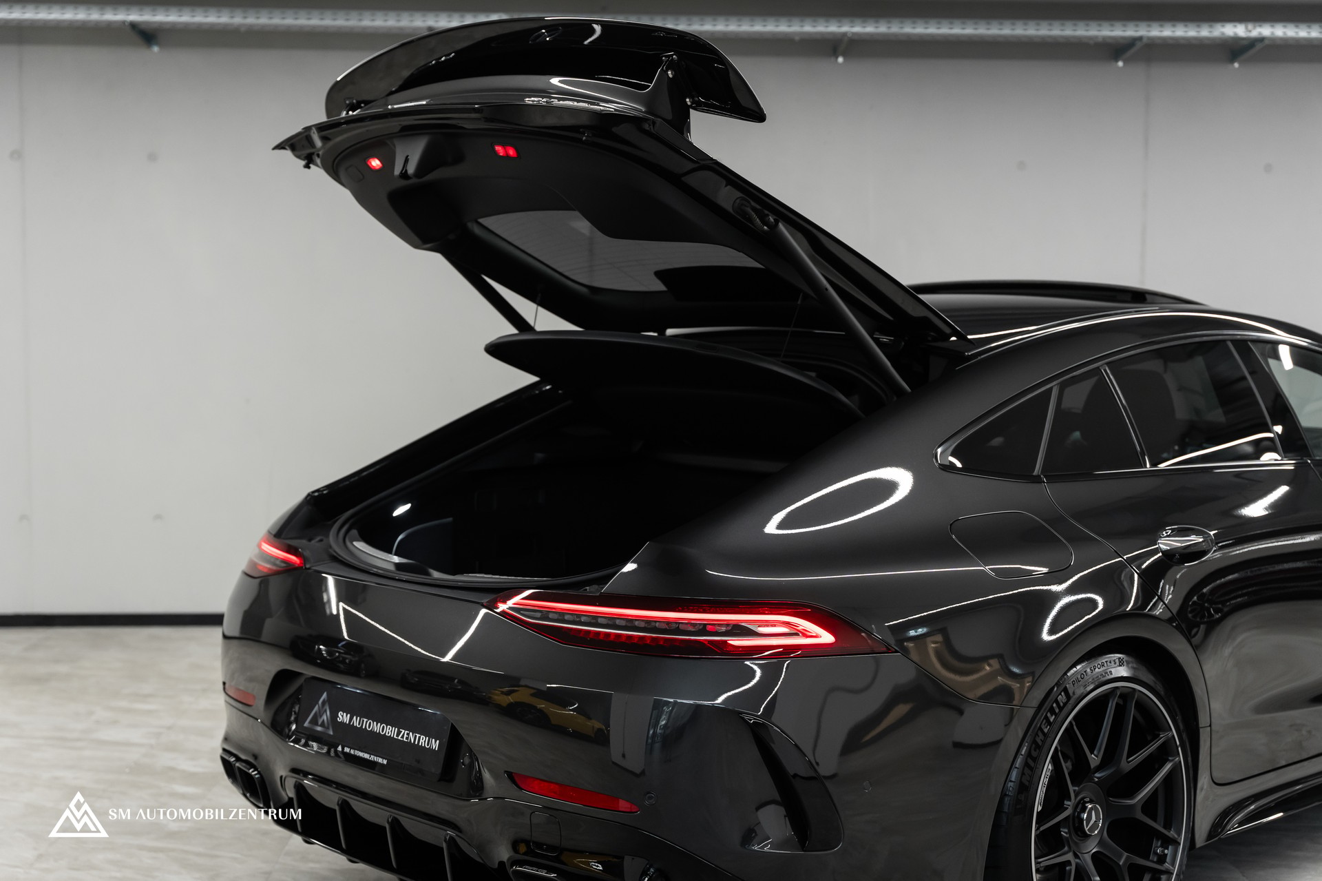 MERCEDES-BENZ AMG GT 63 S 4matic+ / Aeropaket / Carbon / Standheizung / Sitzbelüftung-image-11